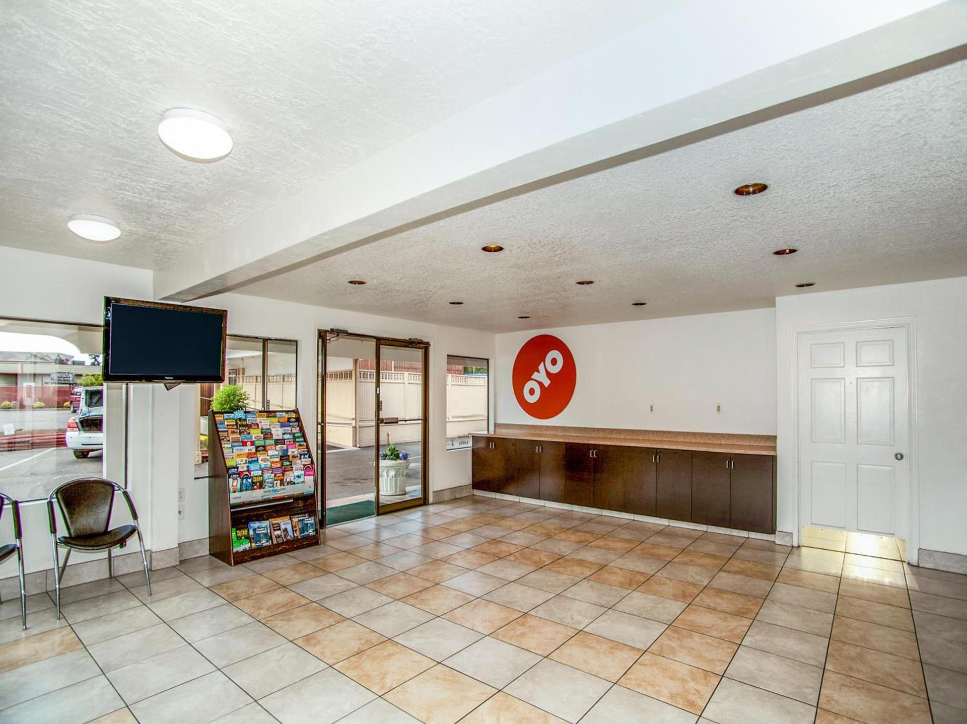 OYO Hotel Centralia photo 25
