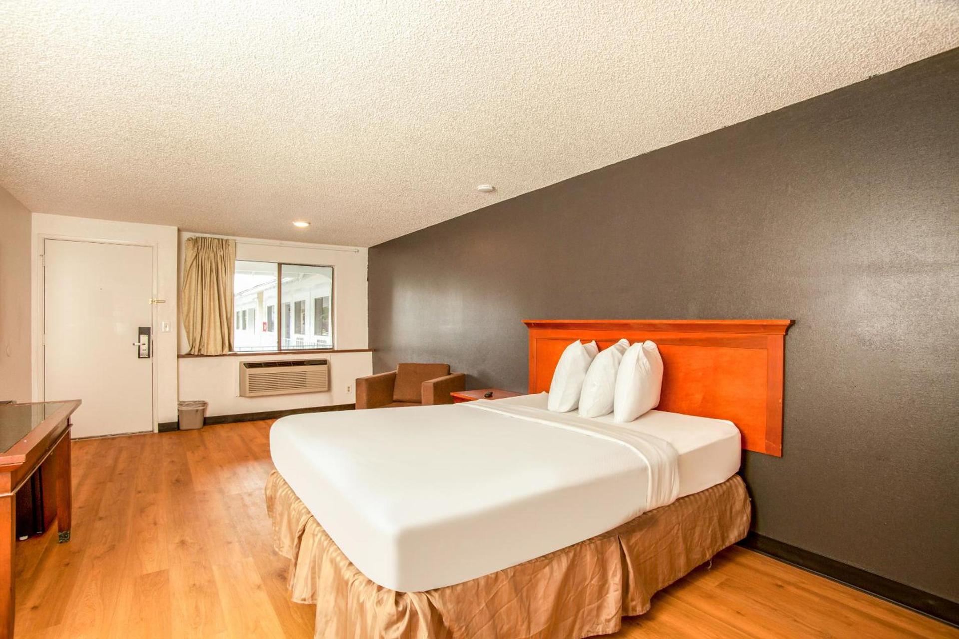 OYO Hotel Centralia photo 15