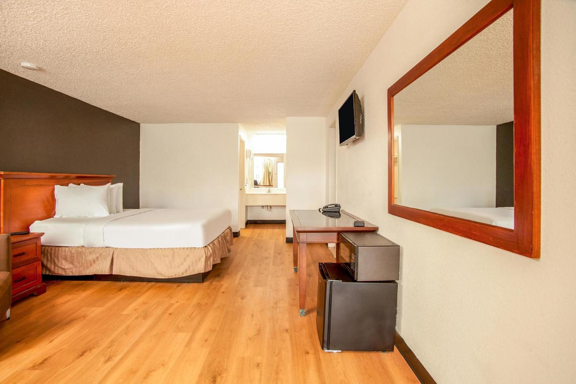 OYO Hotel Centralia photo 16