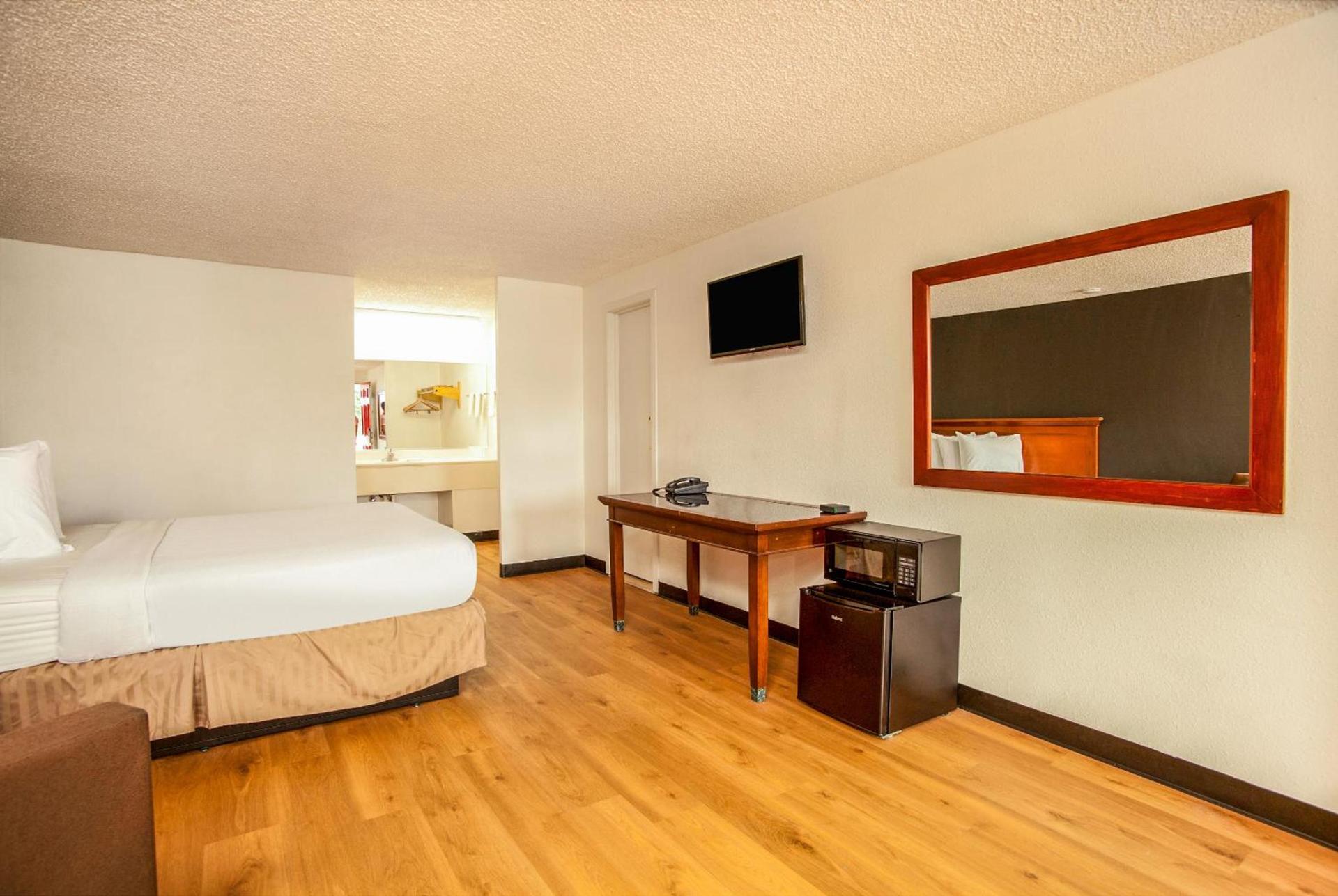 OYO Hotel Centralia photo 17