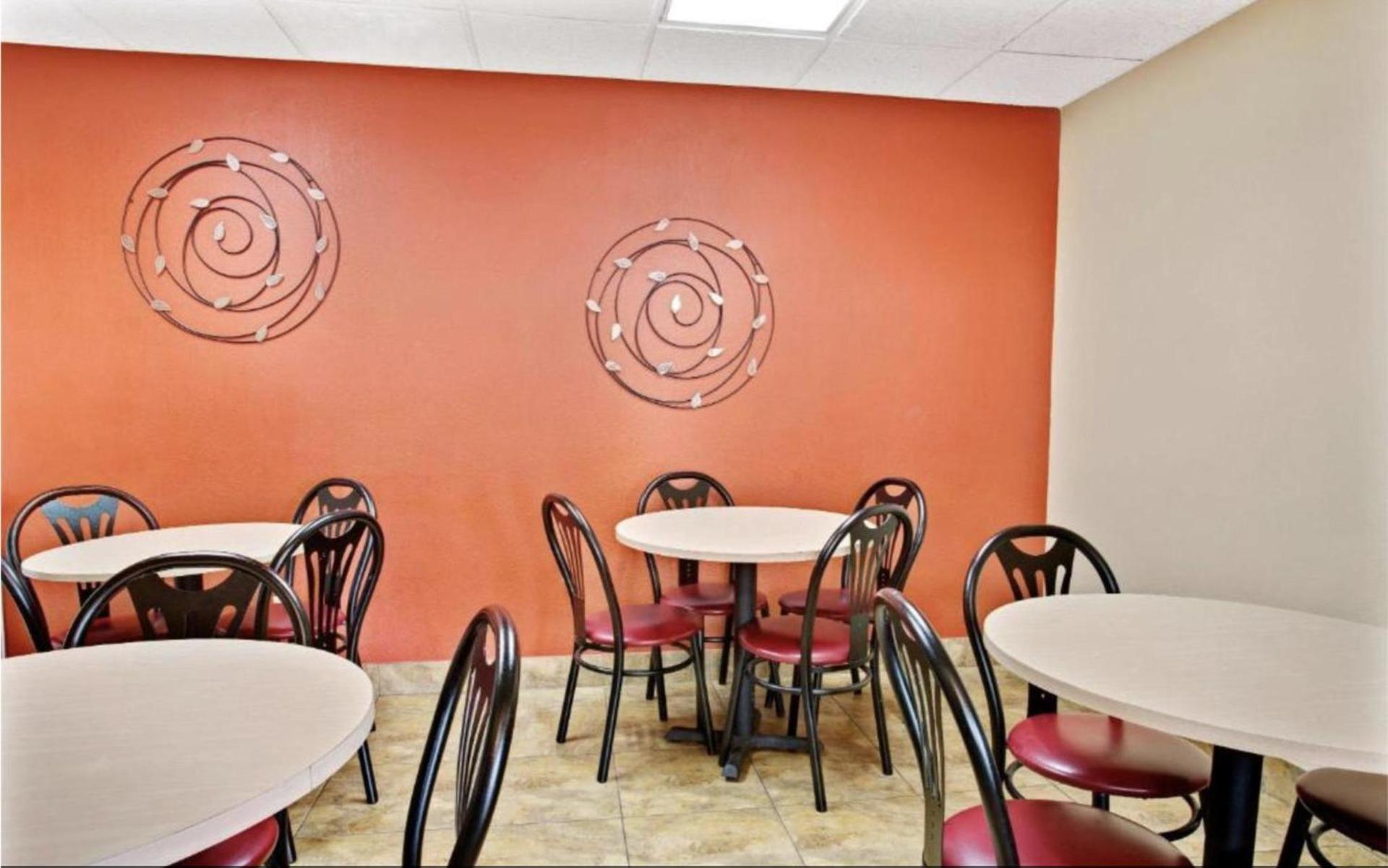 Super 8 by Wyndham Kissimmee/Maingate/Orlando Area photo 18