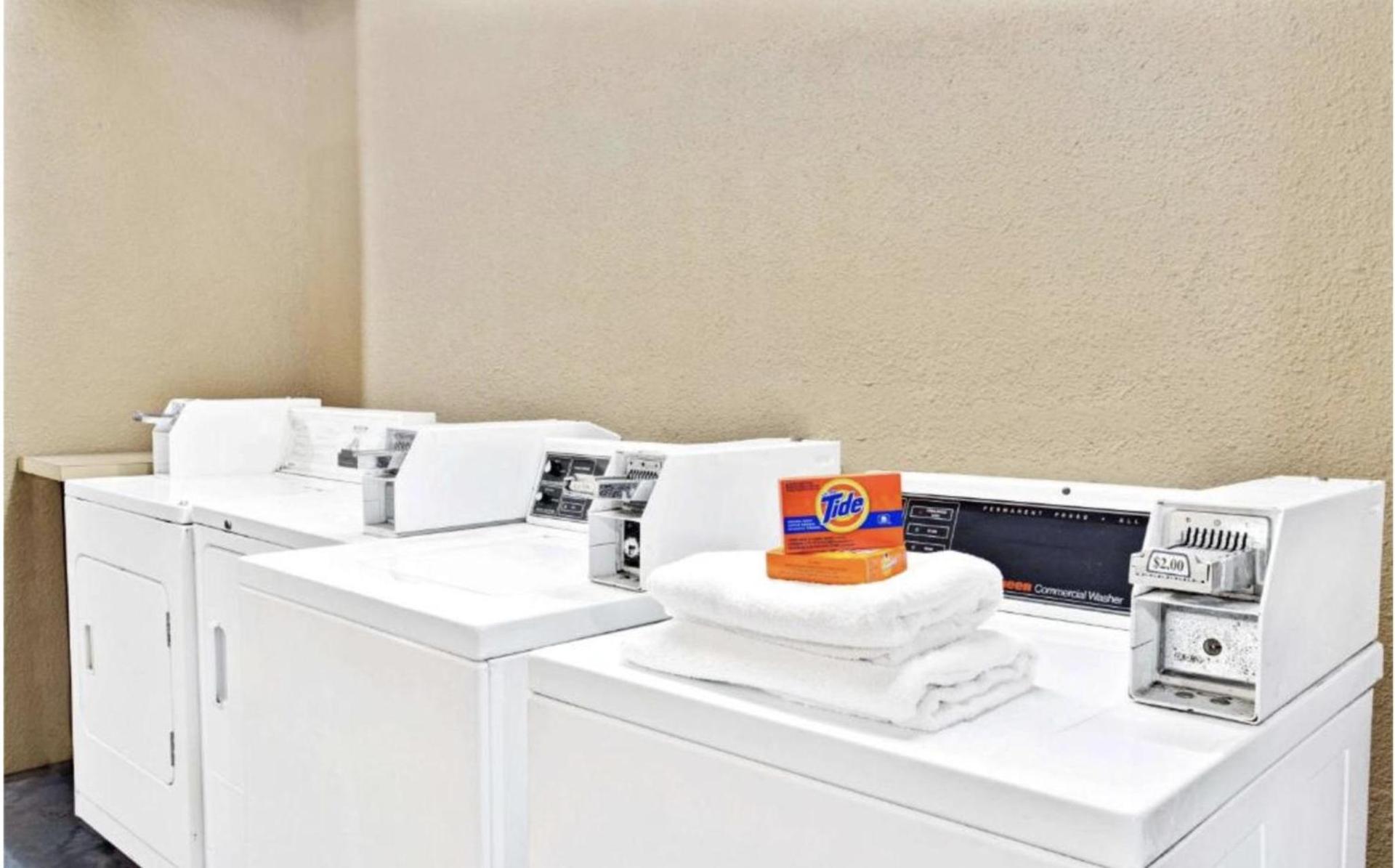 Super 8 by Wyndham Kissimmee/Maingate/Orlando Area photo 16