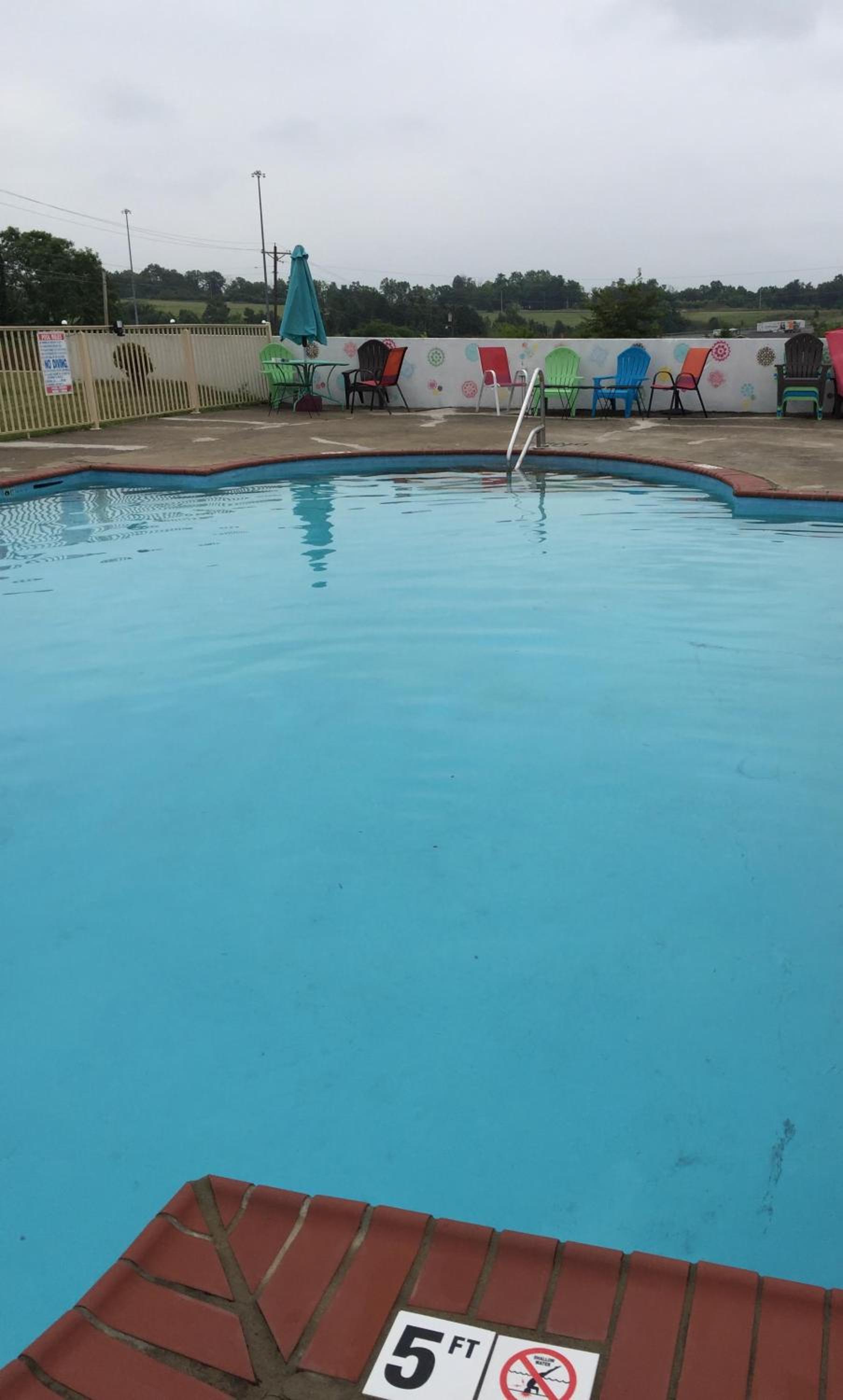 Americas Best Value Inn & Suites Williamstown photo 8