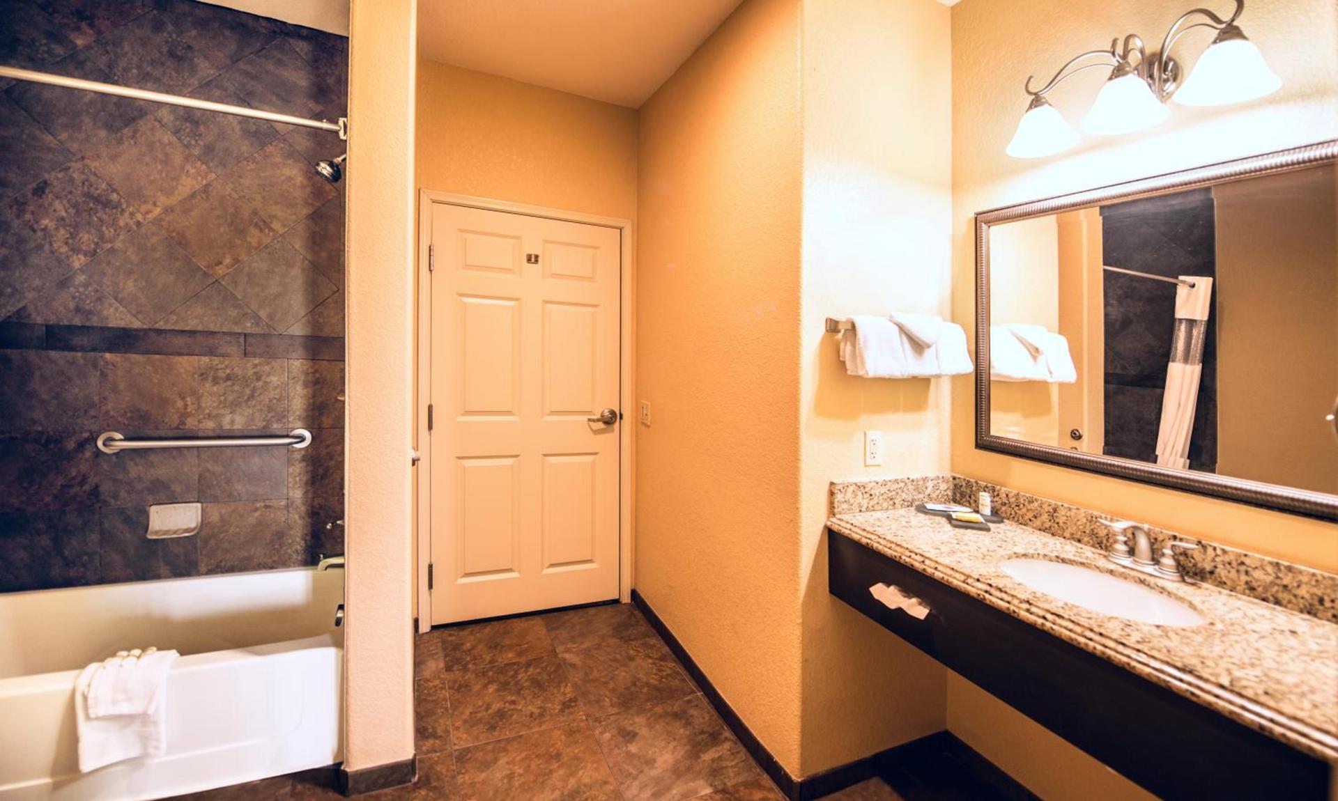 La Quinta by Wyndham Marble Falls photo 22