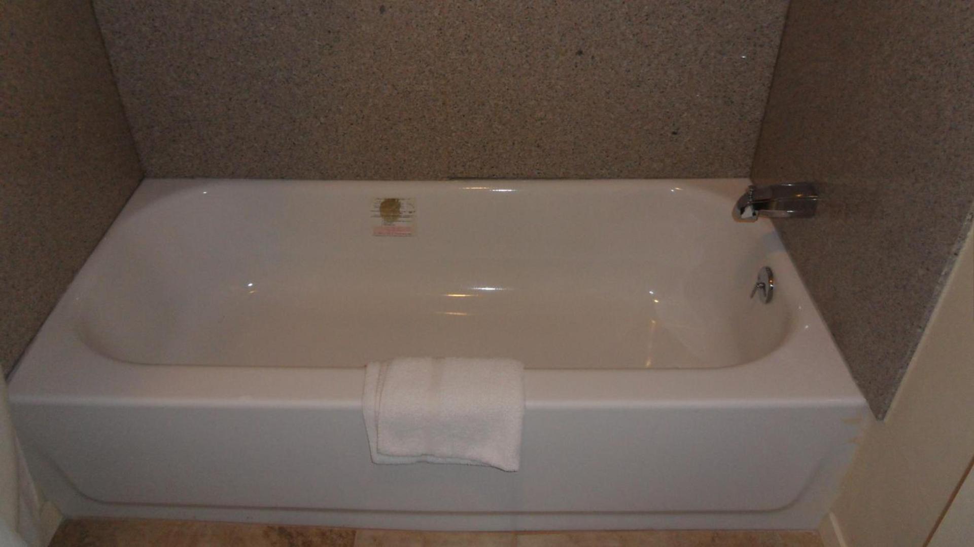 Deluxe Inn Palacios photo 12