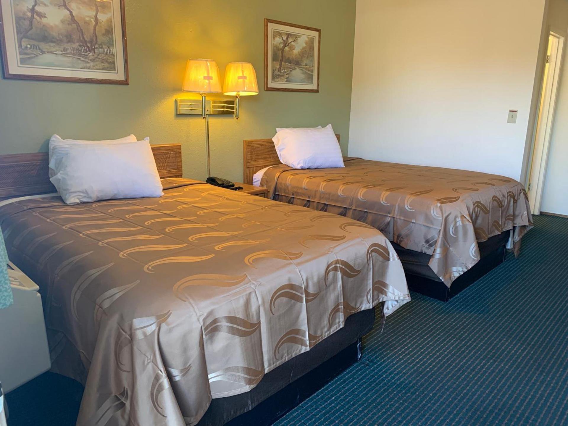 Regency Inn Lakeport photo 14