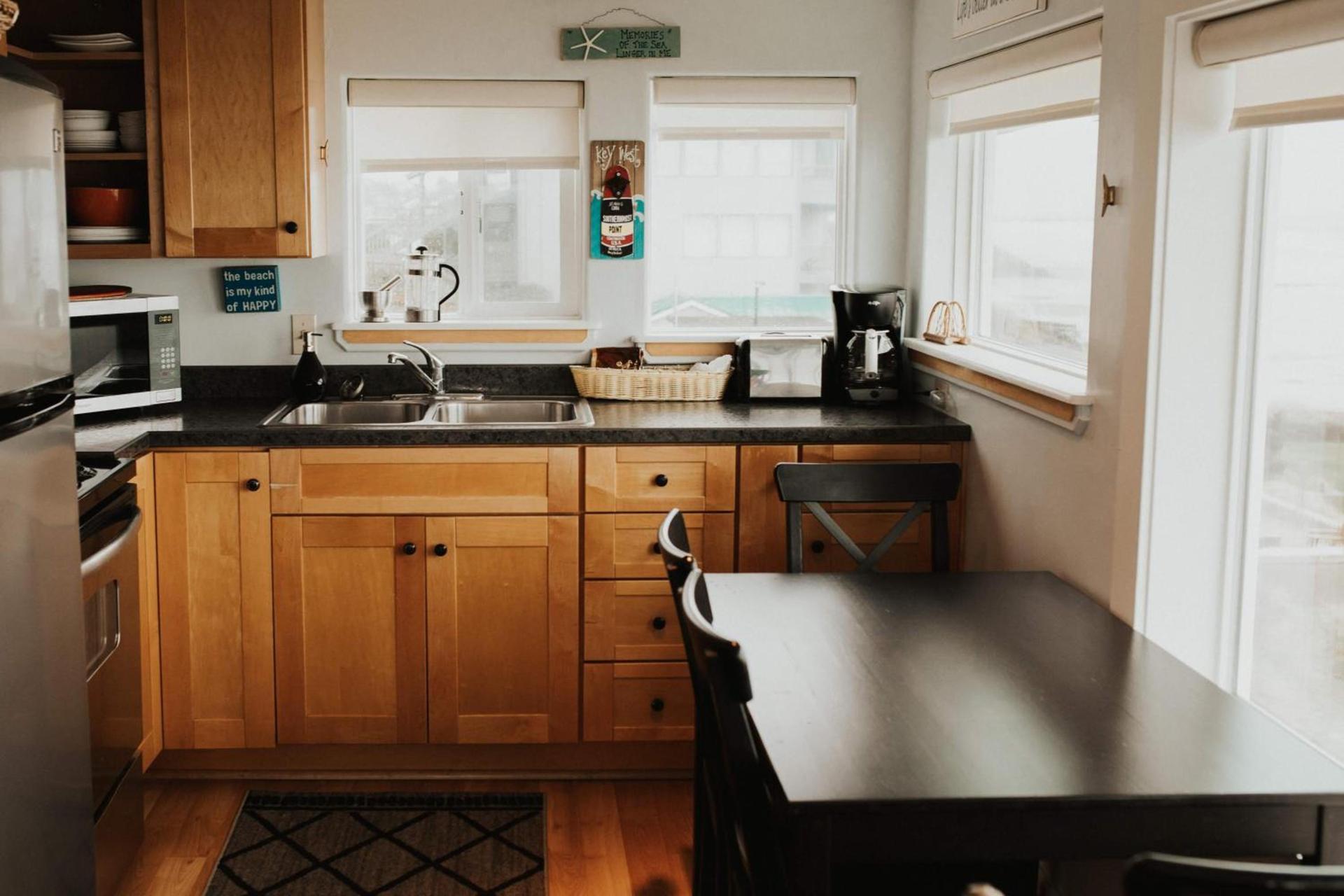 Nye Beach Cottages photo 27