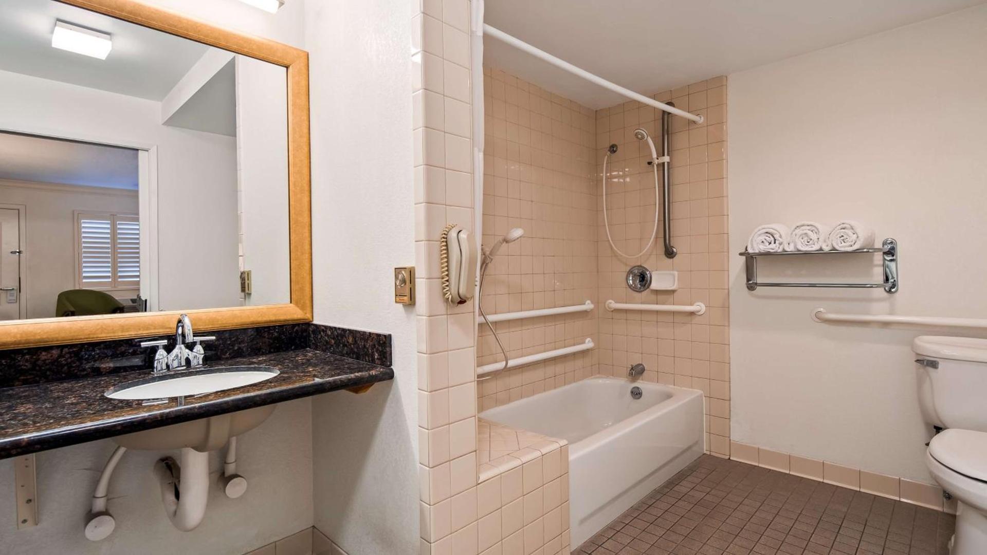 Best Western Plus Humboldt Bay Inn photo 30