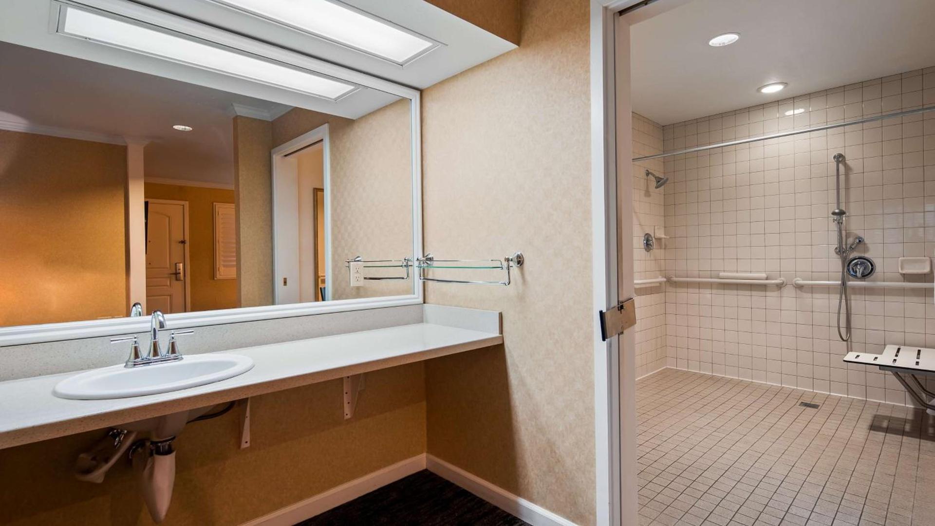 Best Western Plus Humboldt Bay Inn photo 28