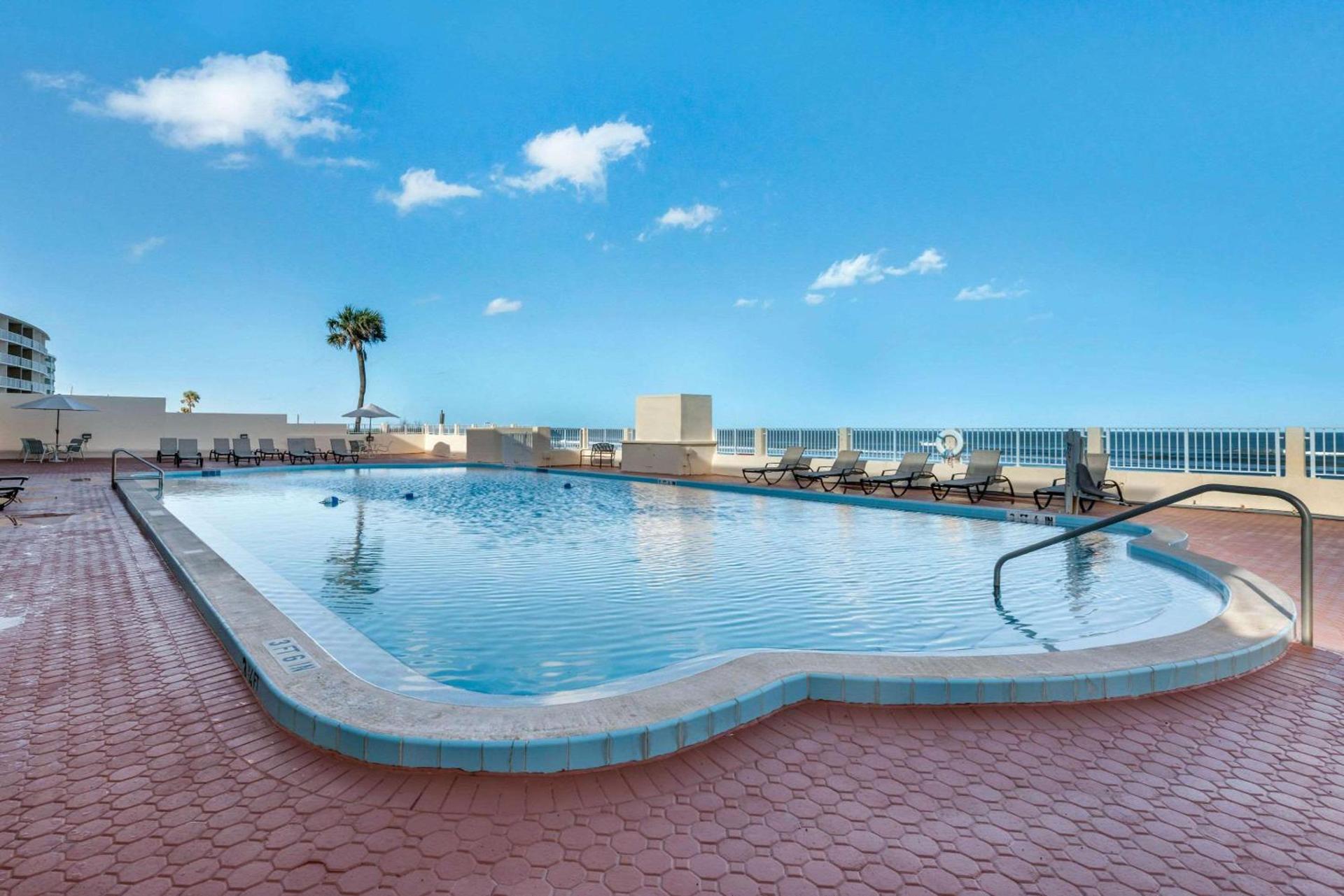 Quality Inn Daytona Beach Oceanfront photo 2