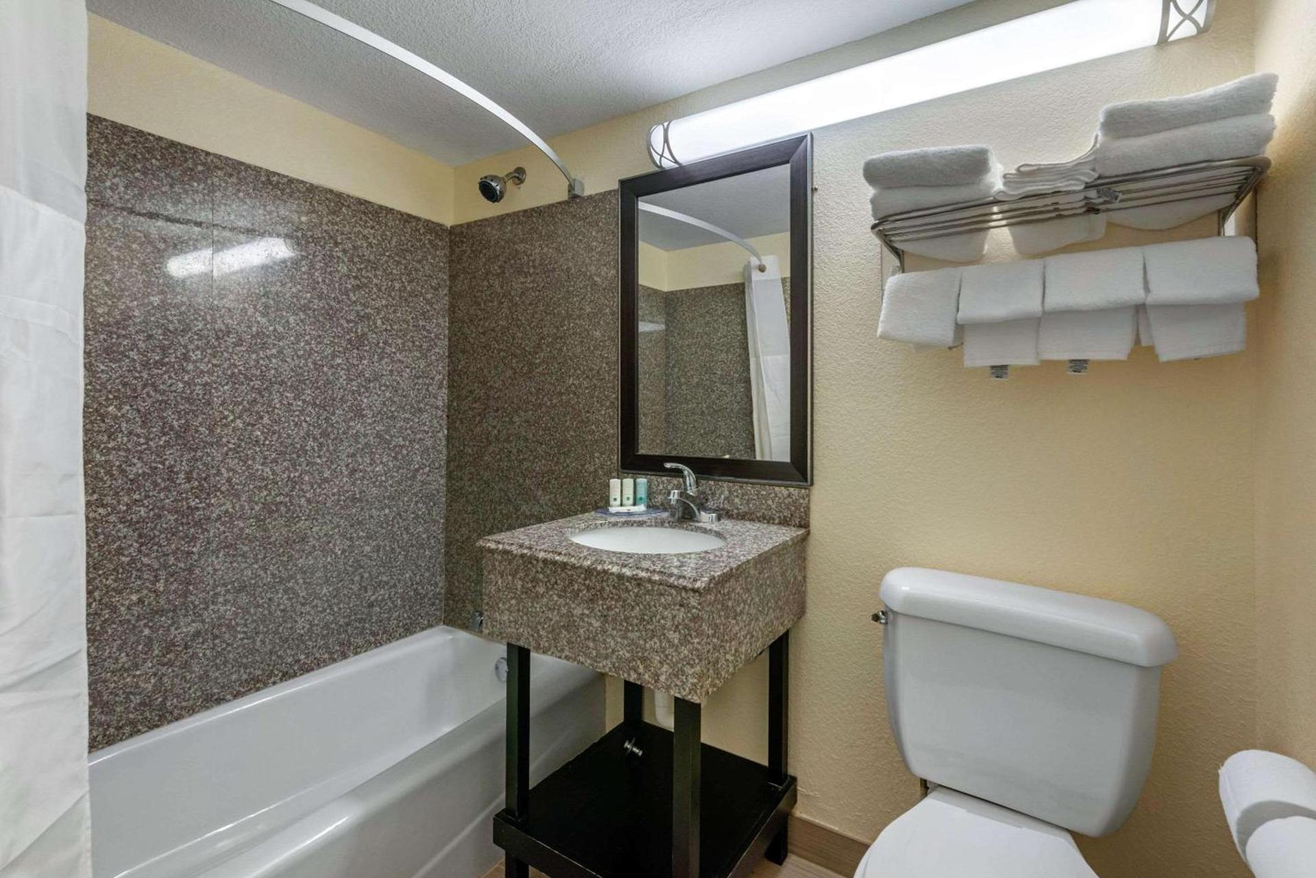 Quality Inn Daytona Beach Oceanfront photo 34