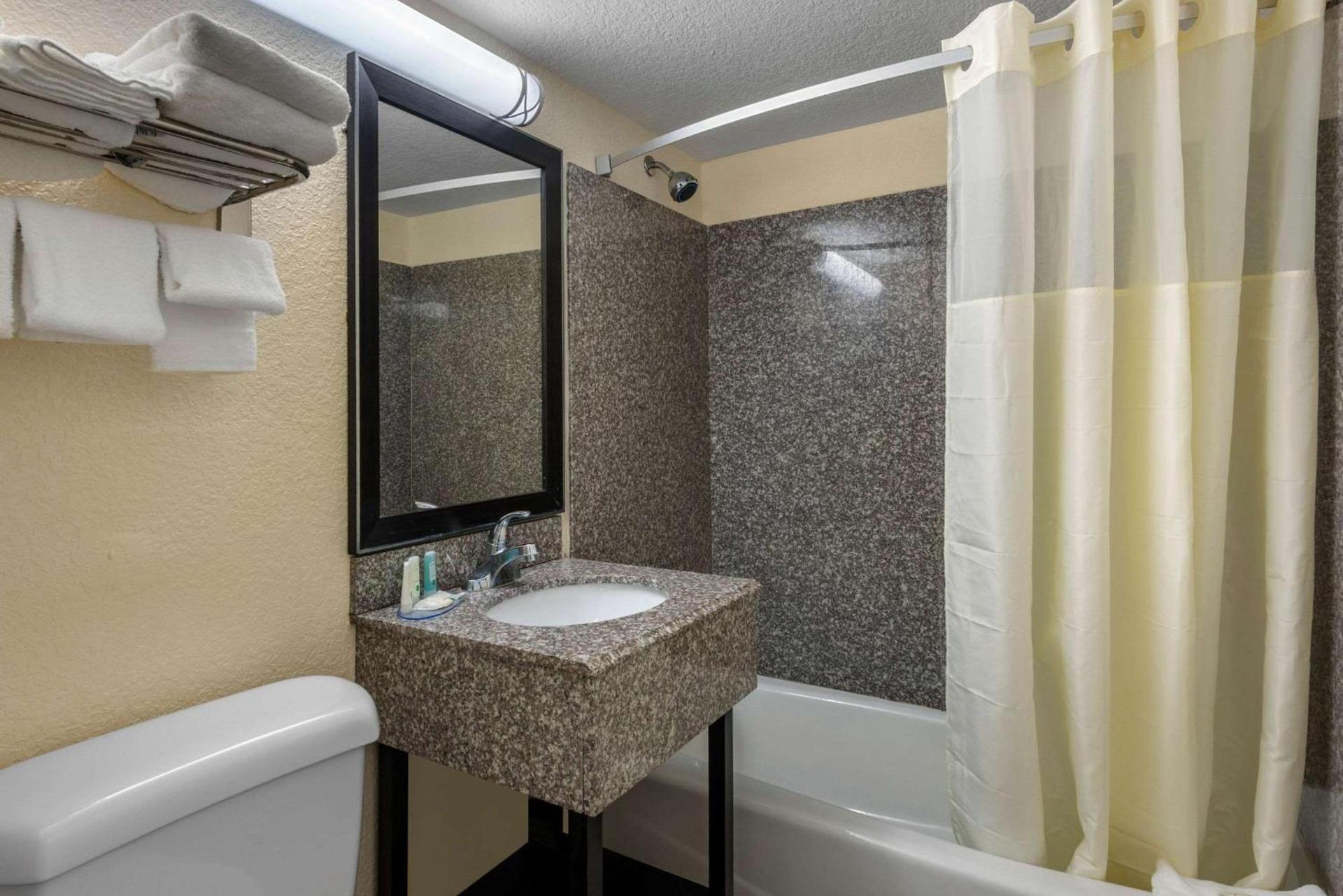 Quality Inn Daytona Beach Oceanfront photo 33