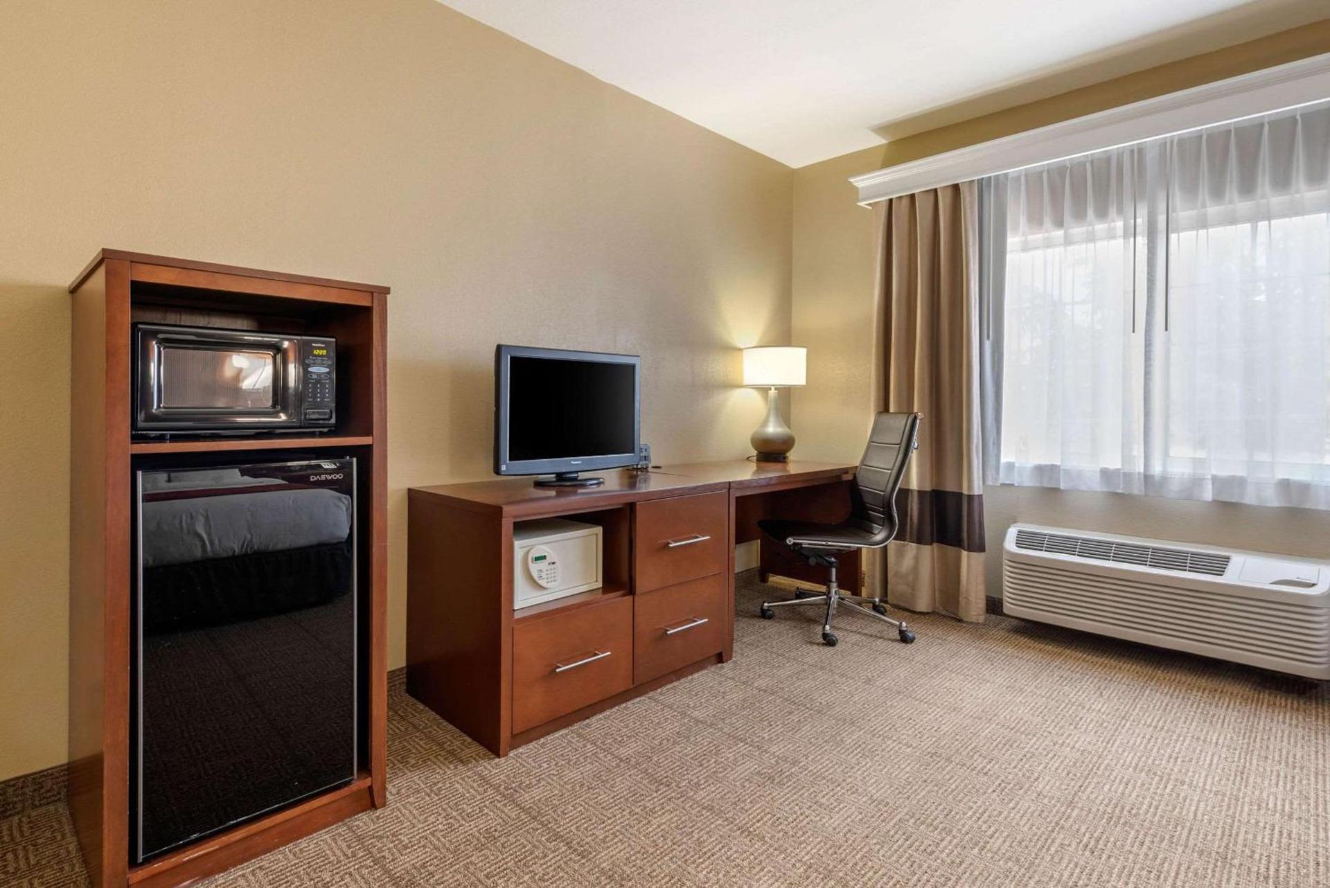 Comfort Suites Fort Collins Near University photo 43