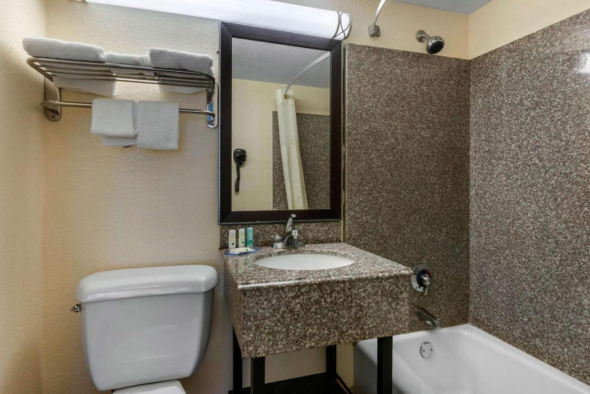 Quality Inn Daytona Beach Oceanfront photo 32