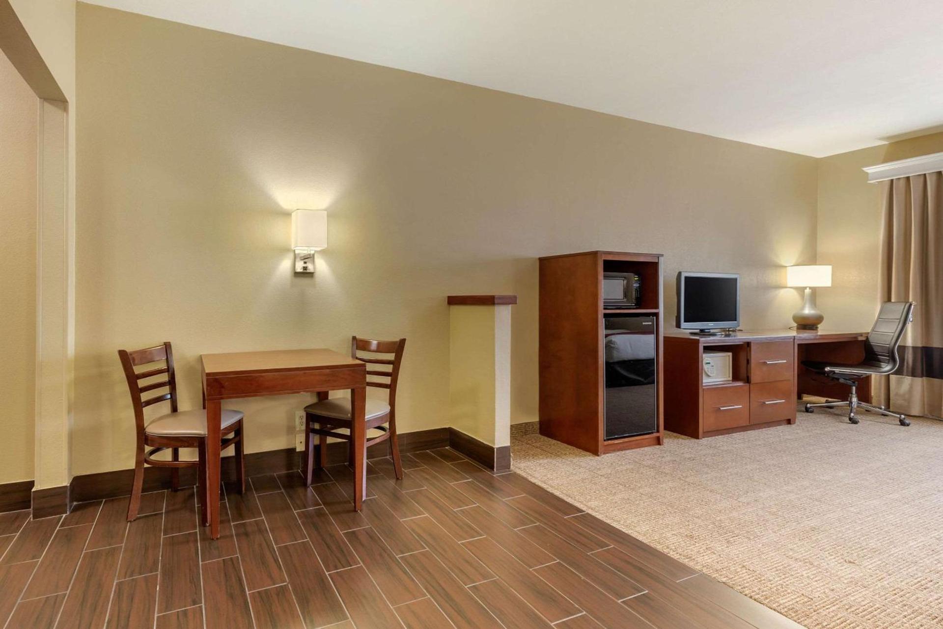 Comfort Suites Fort Collins Near University photo 33