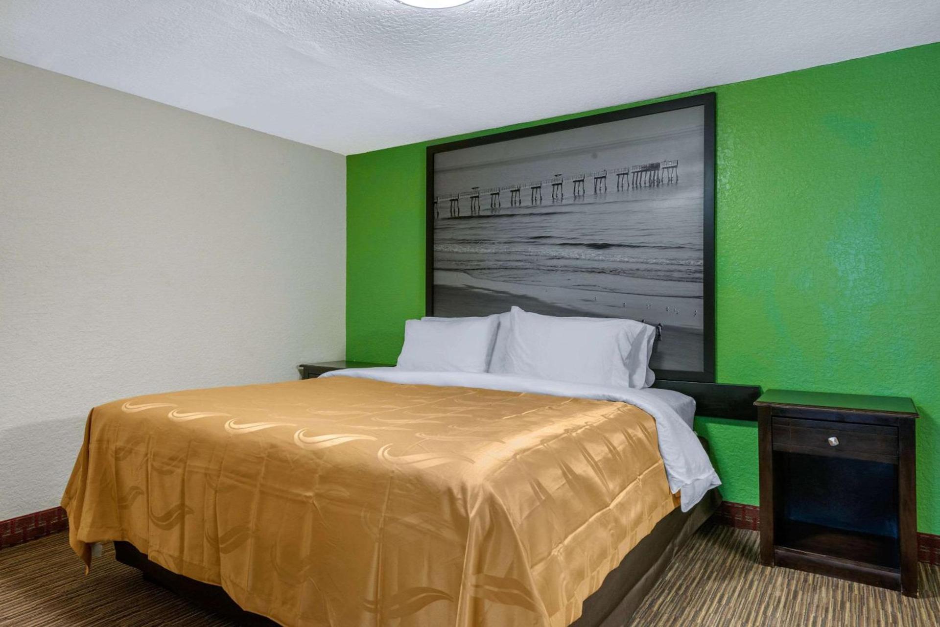Quality Inn Daytona Beach Oceanfront photo 23