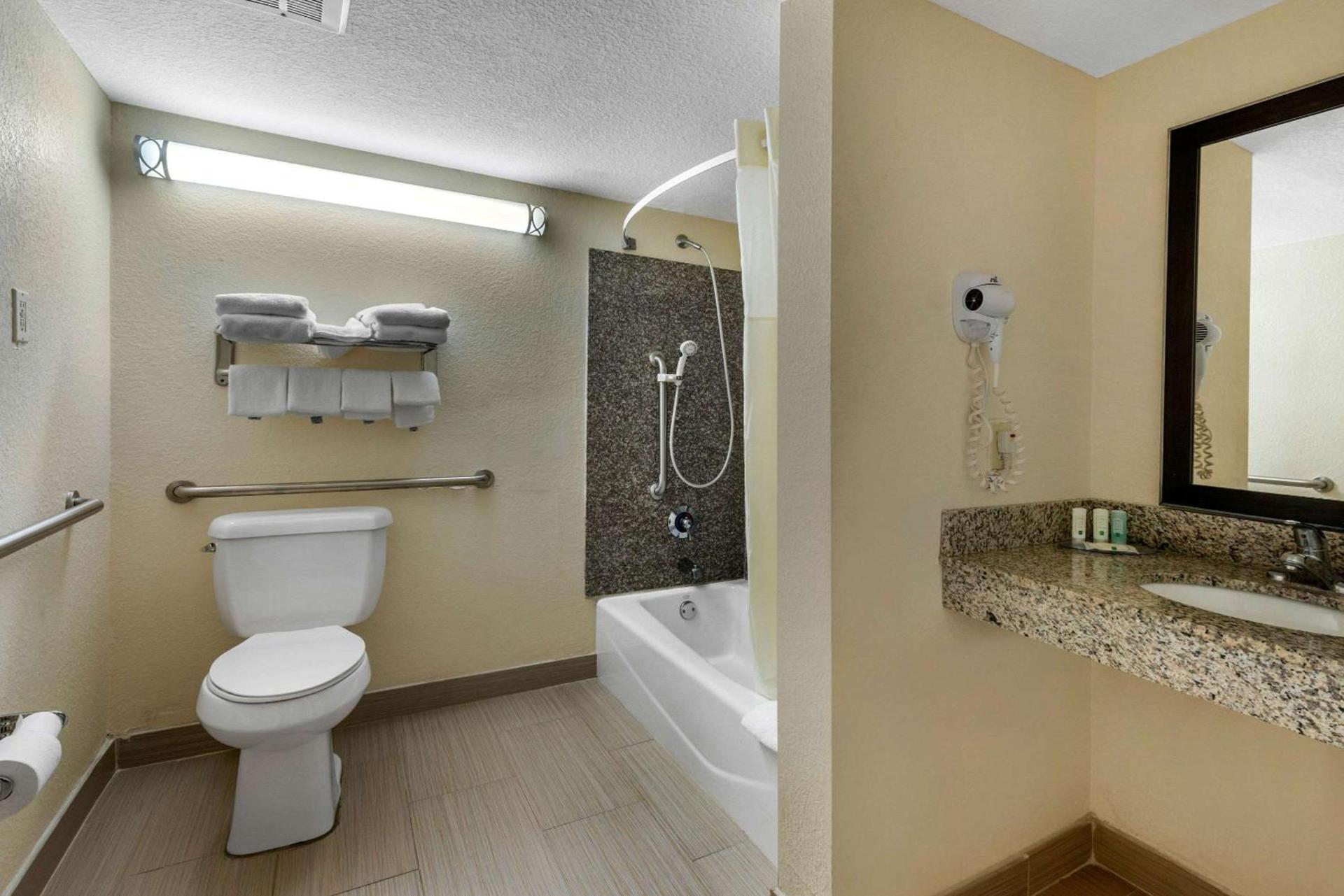 Quality Inn Daytona Beach Oceanfront photo 31