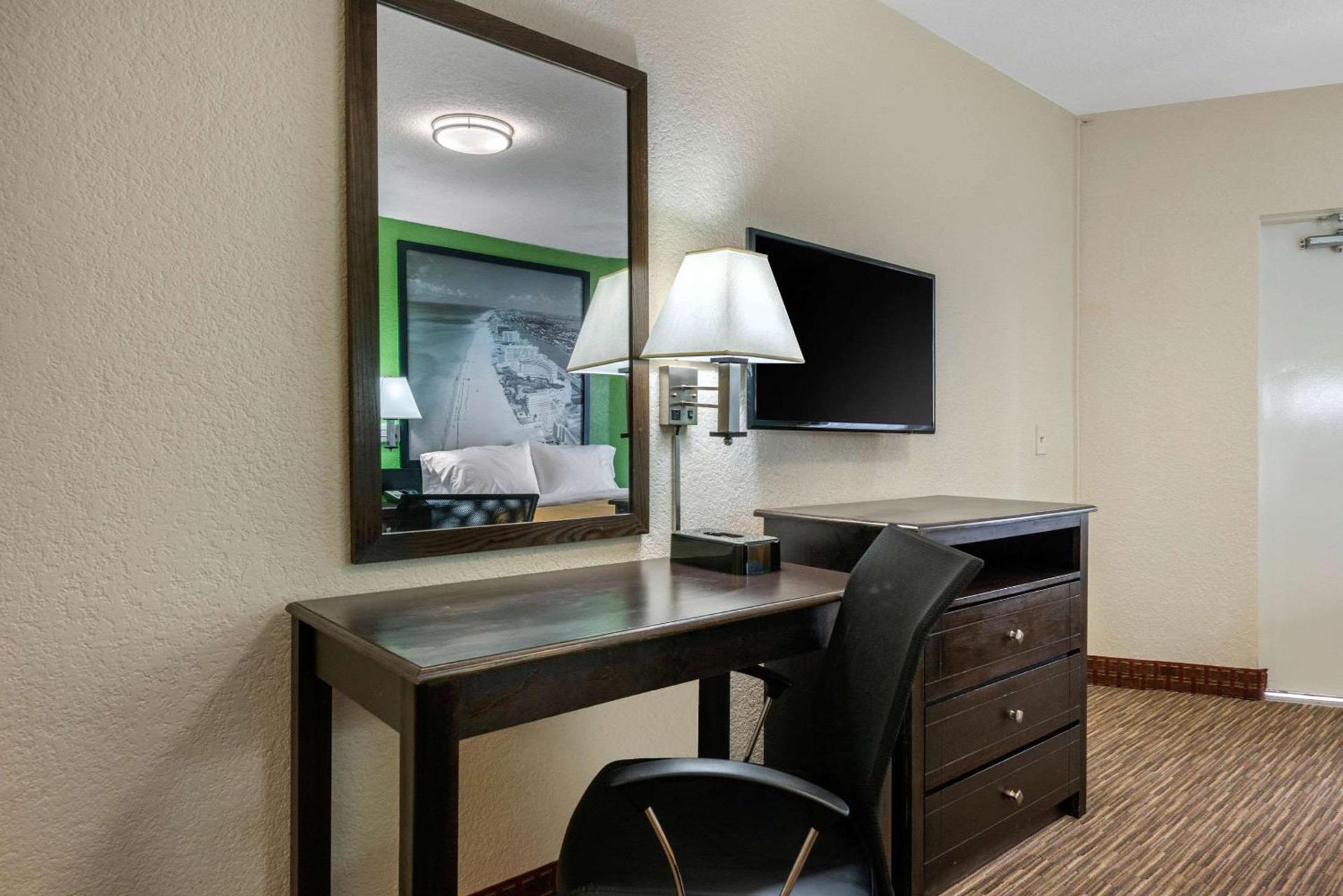 Quality Inn Daytona Beach Oceanfront photo 7