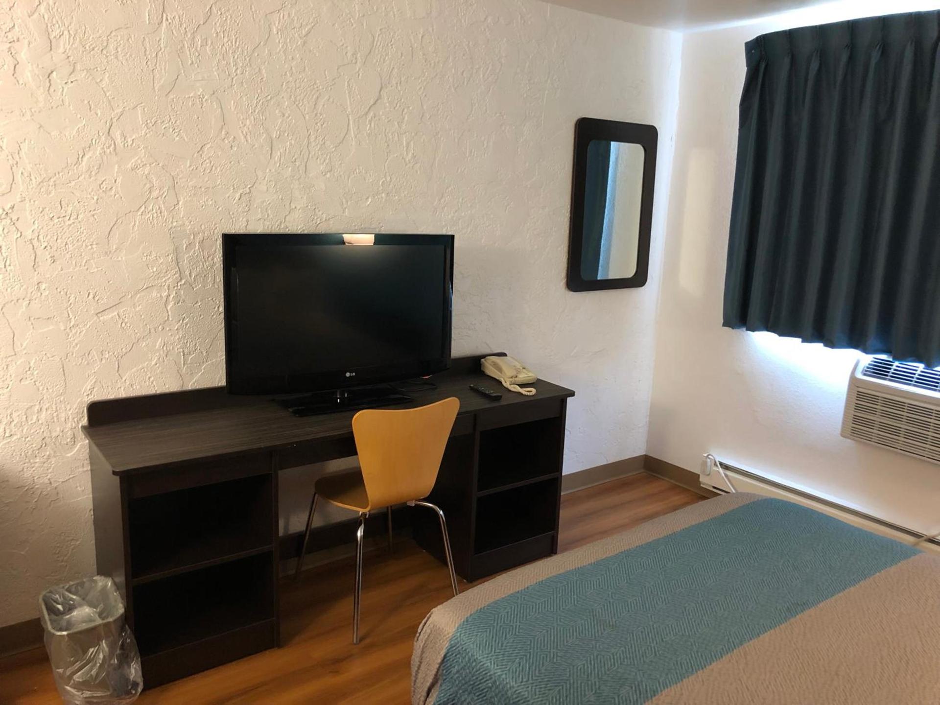 Days Inn by Wyndham La Crosse photo 10