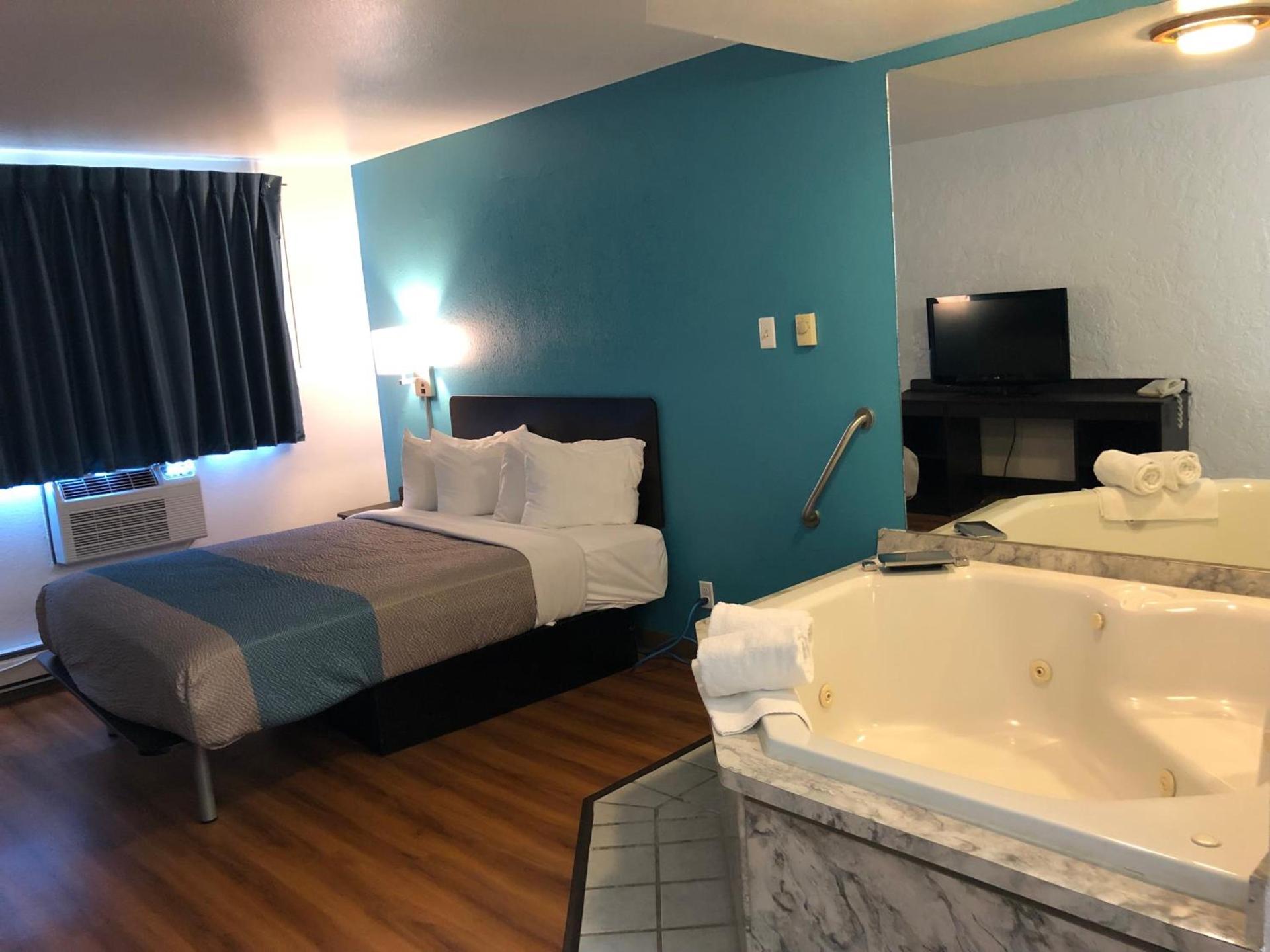 Days Inn by Wyndham La Crosse photo 13