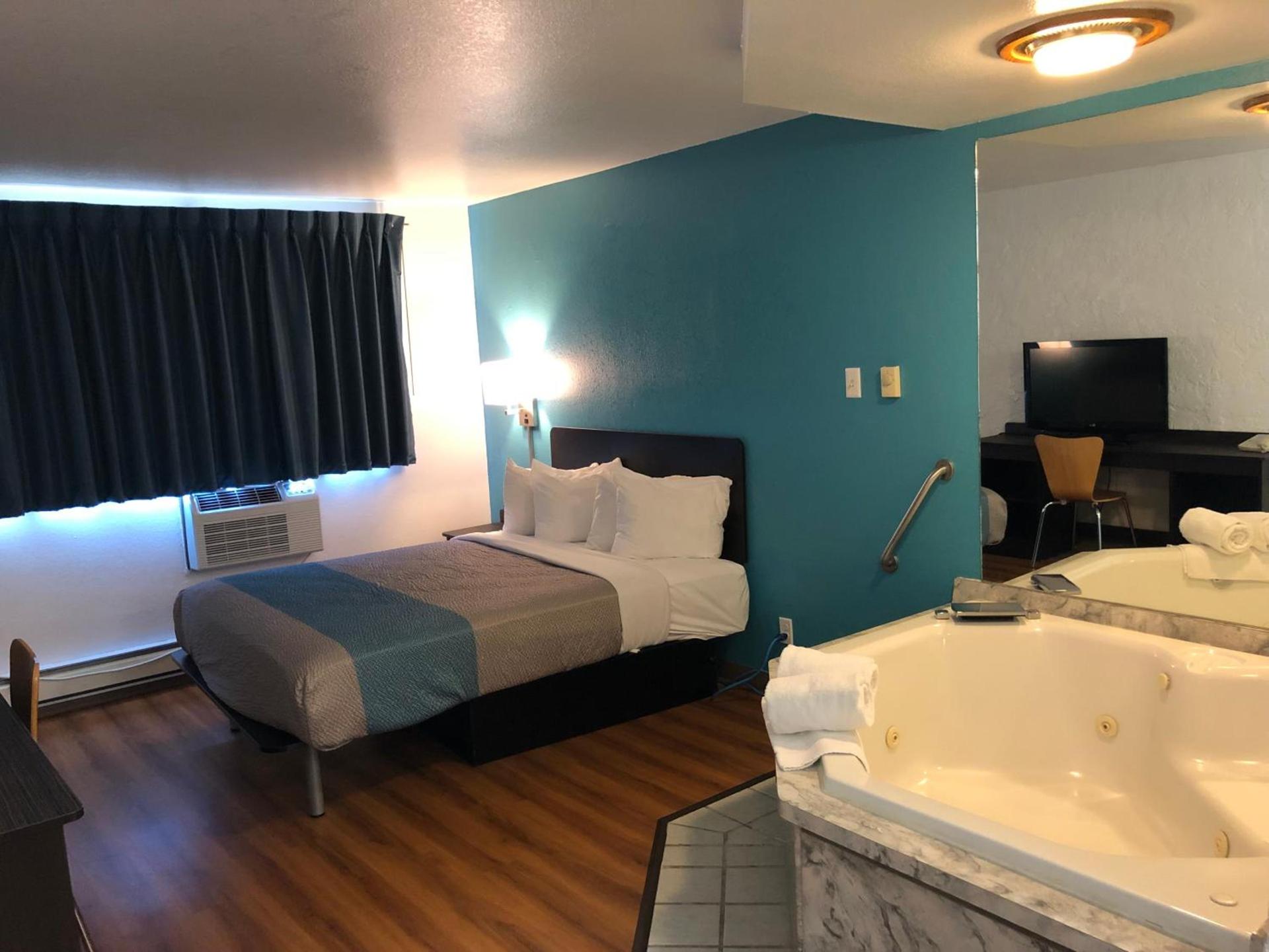 Days Inn by Wyndham La Crosse photo 14