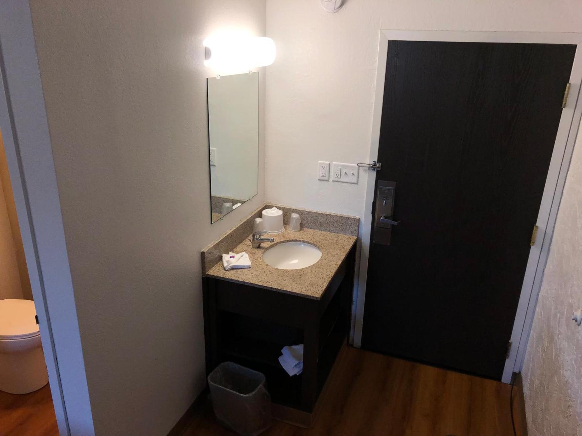 Days Inn by Wyndham La Crosse photo 17