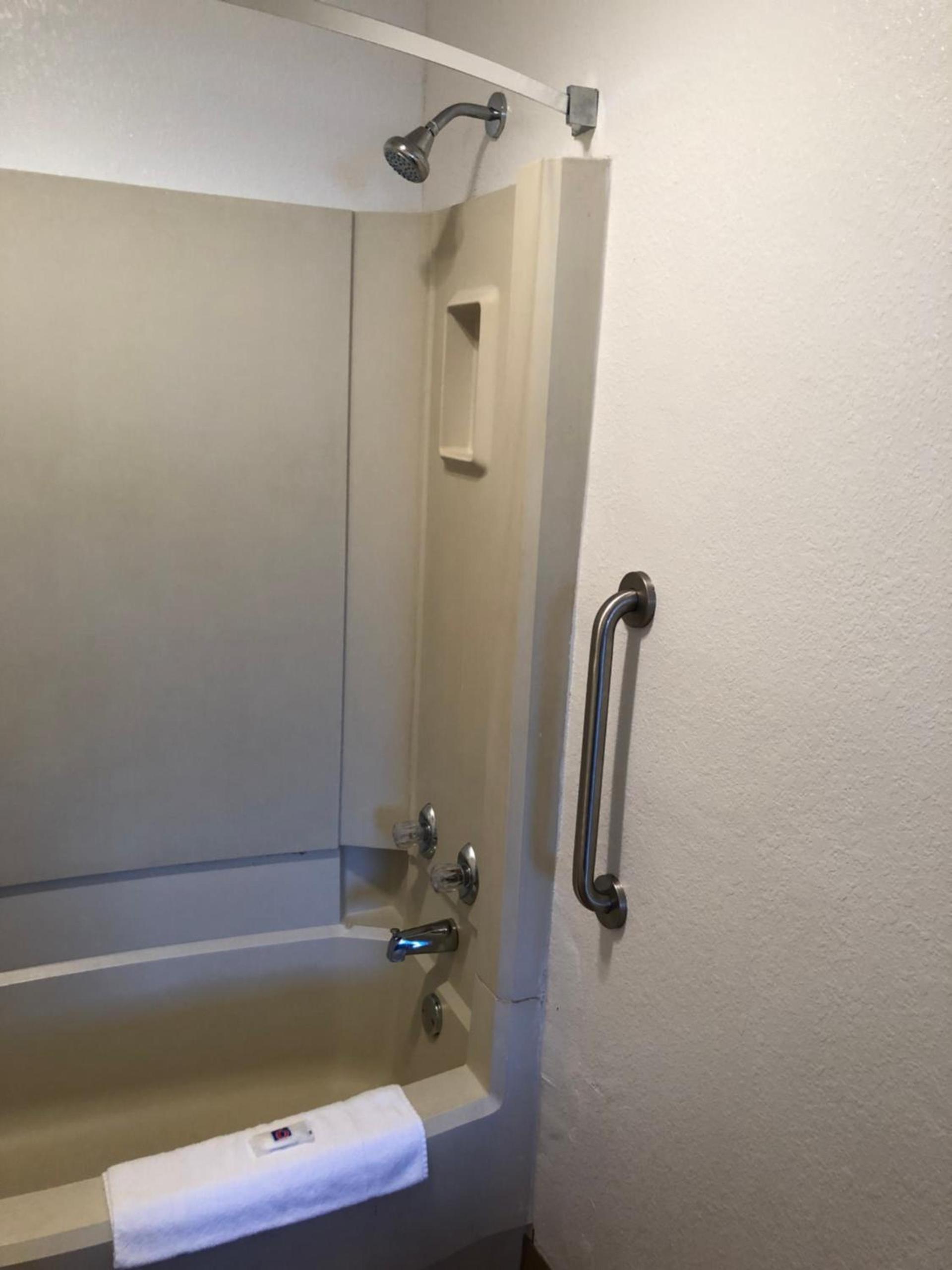 Days Inn by Wyndham La Crosse photo 19