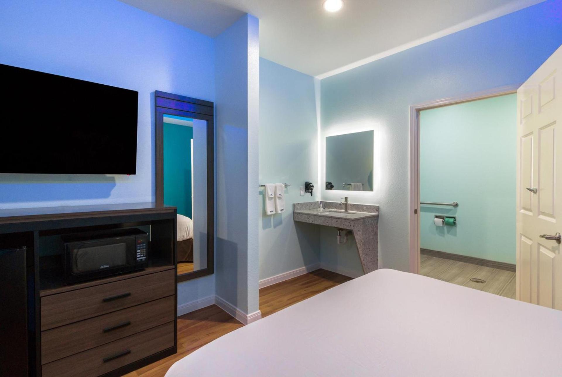 Americas Best Value Inn- Aldine Westfield photo 24