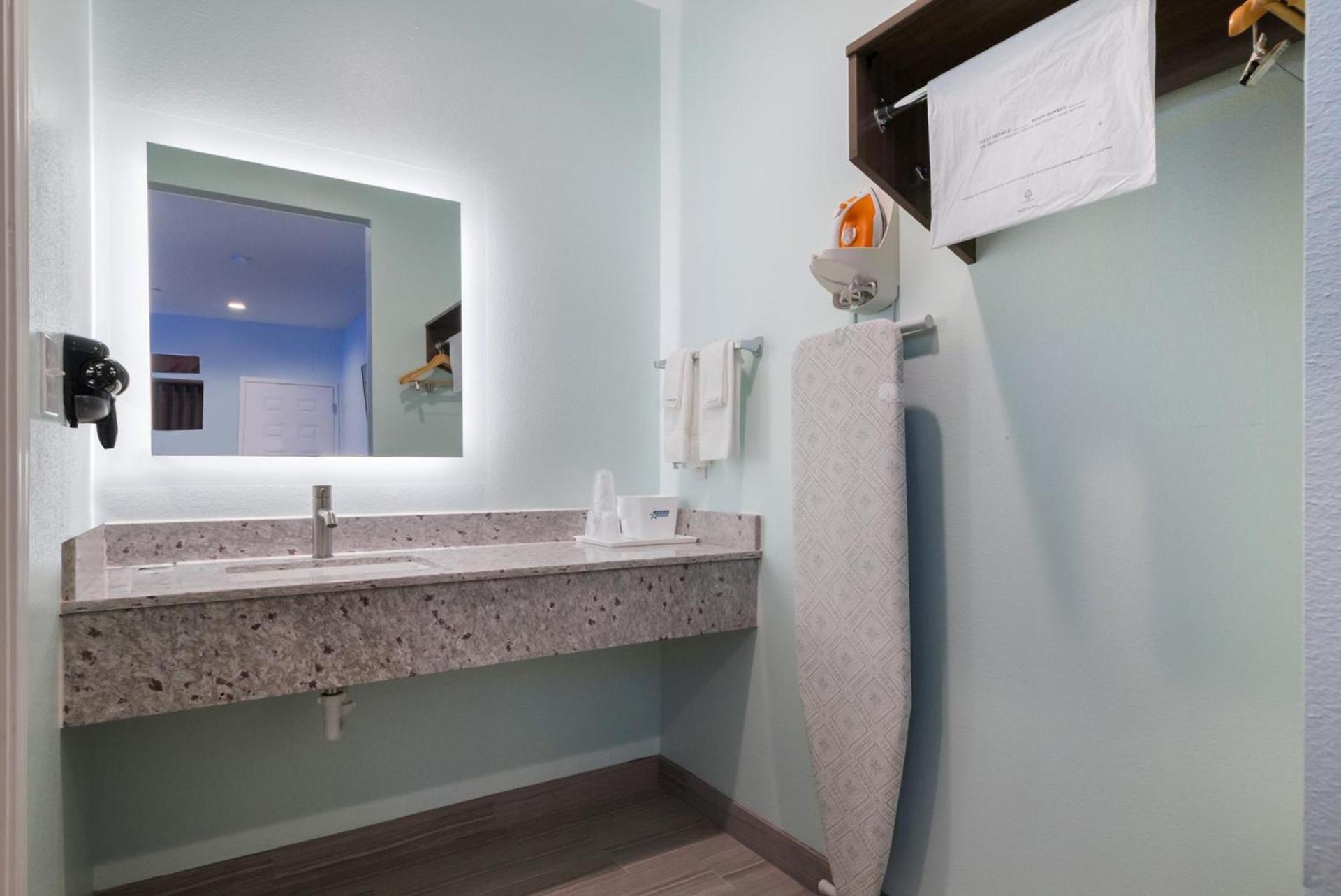 Americas Best Value Inn- Aldine Westfield photo 27