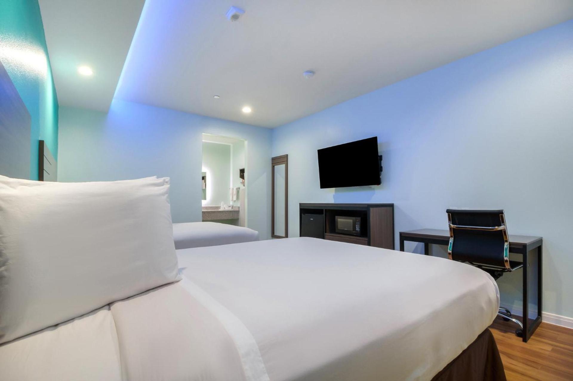 Americas Best Value Inn- Aldine Westfield photo 31
