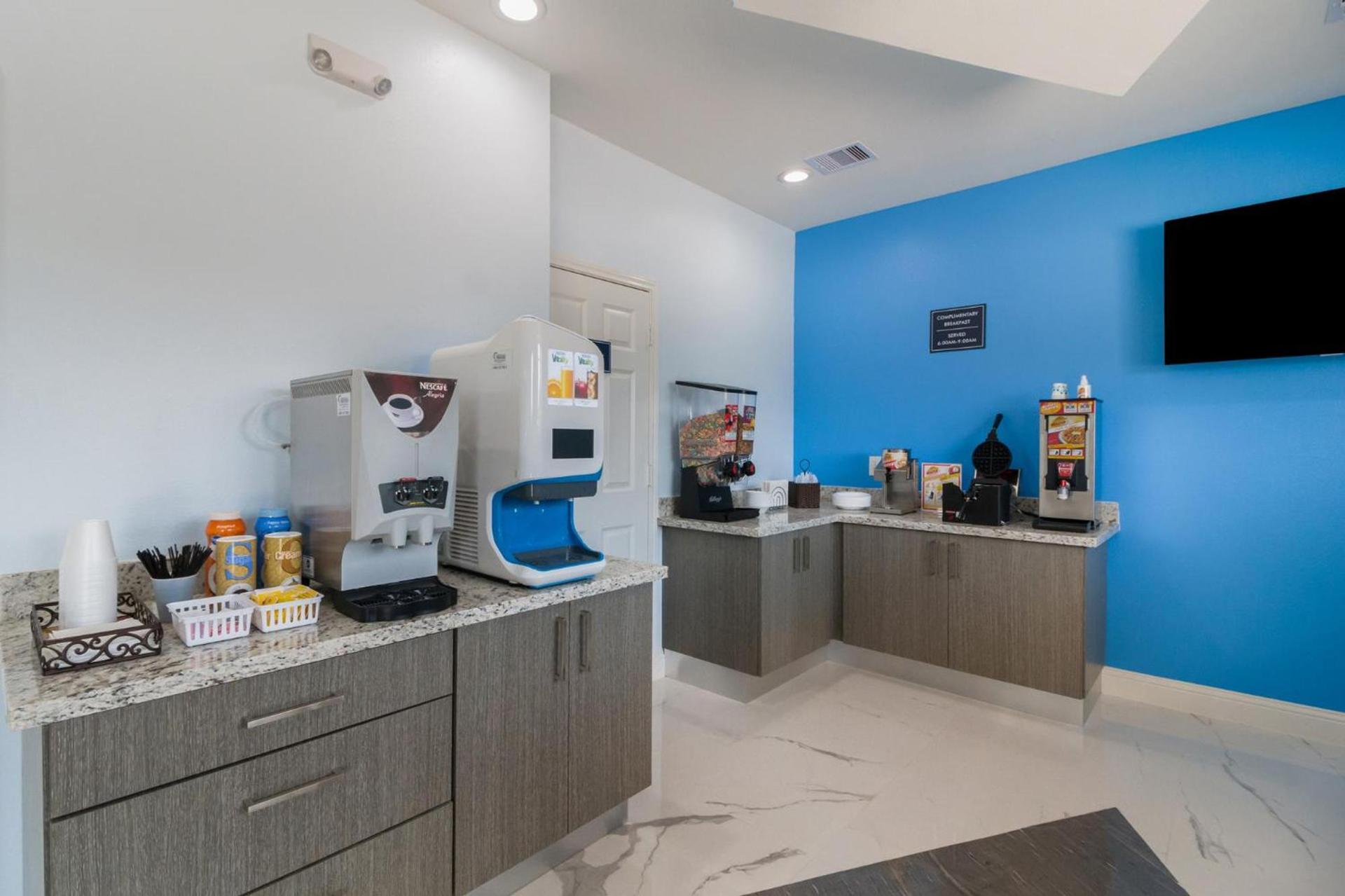 Americas Best Value Inn- Aldine Westfield photo 33