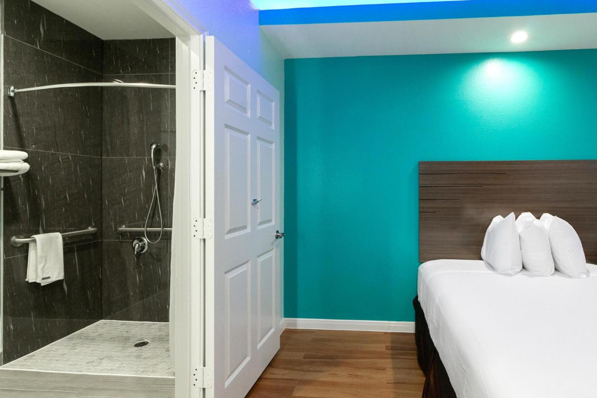 Americas Best Value Inn- Aldine Westfield photo 21