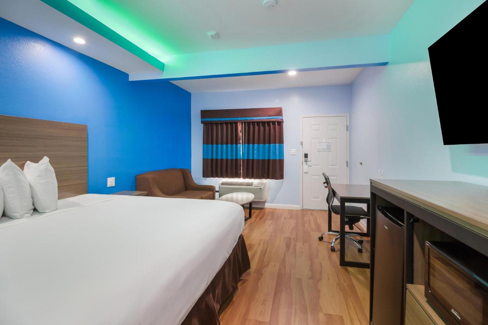 Americas Best Value Inn- Aldine Westfield photo 8