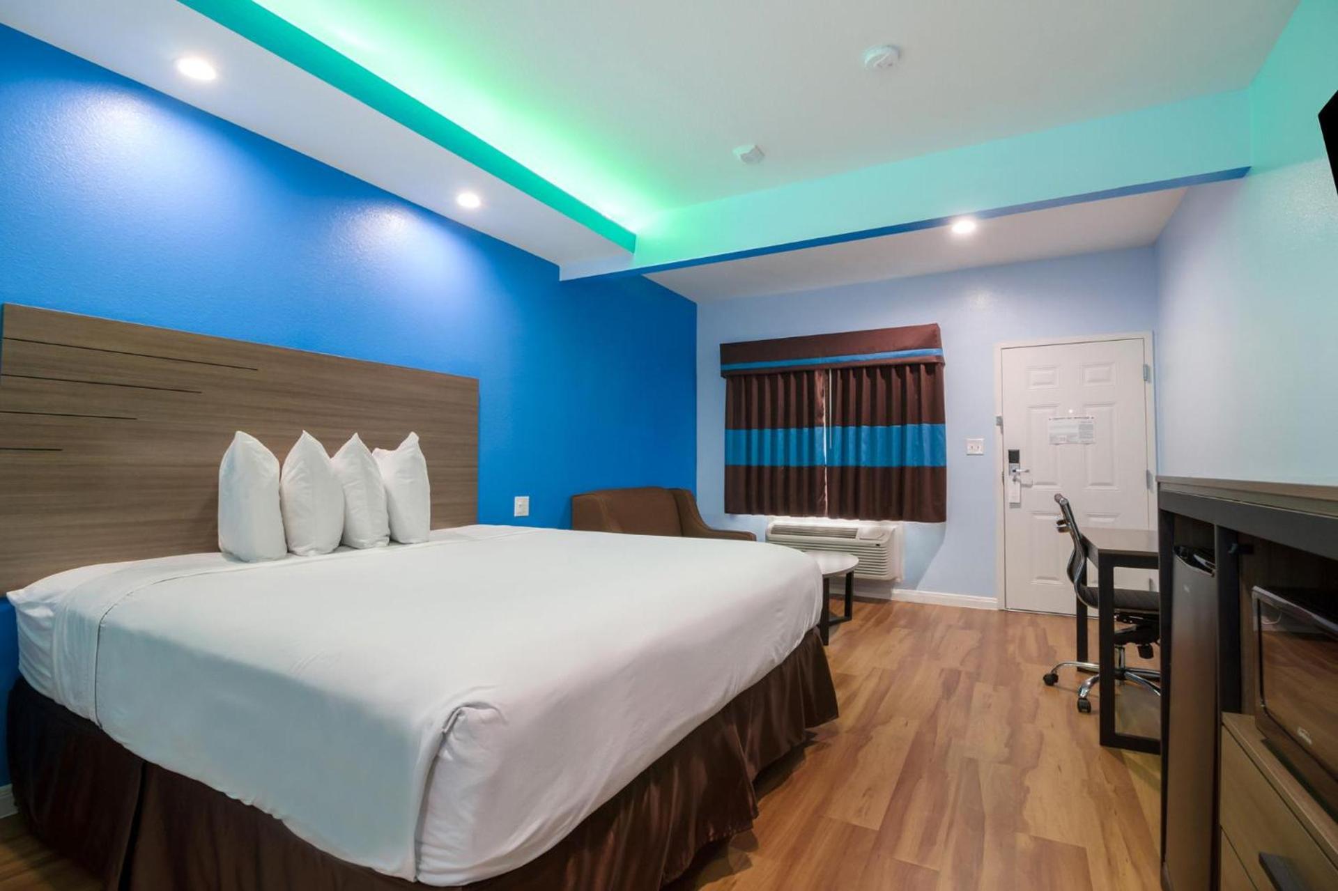 Americas Best Value Inn- Aldine Westfield photo 9