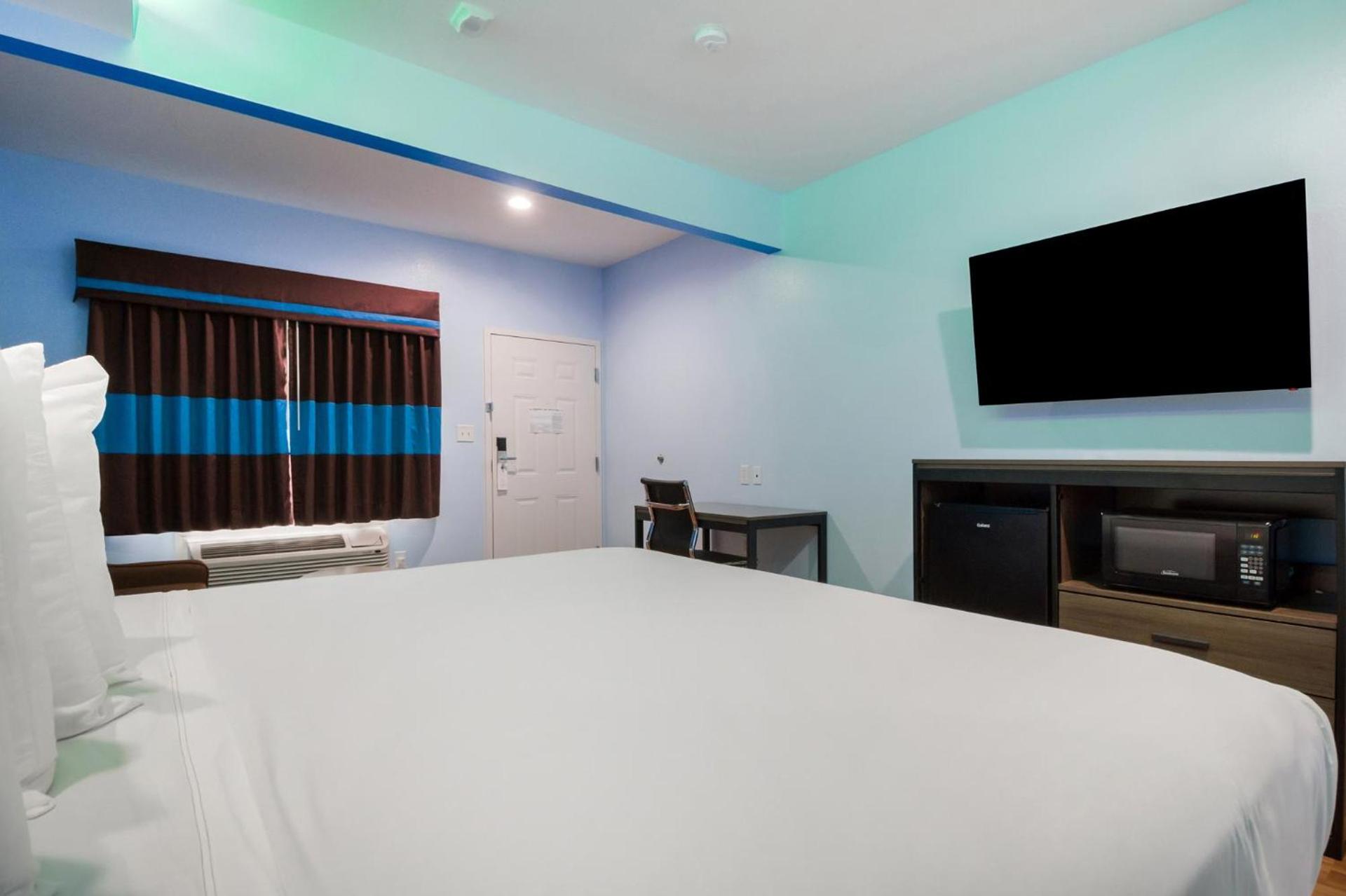 Americas Best Value Inn- Aldine Westfield photo 11