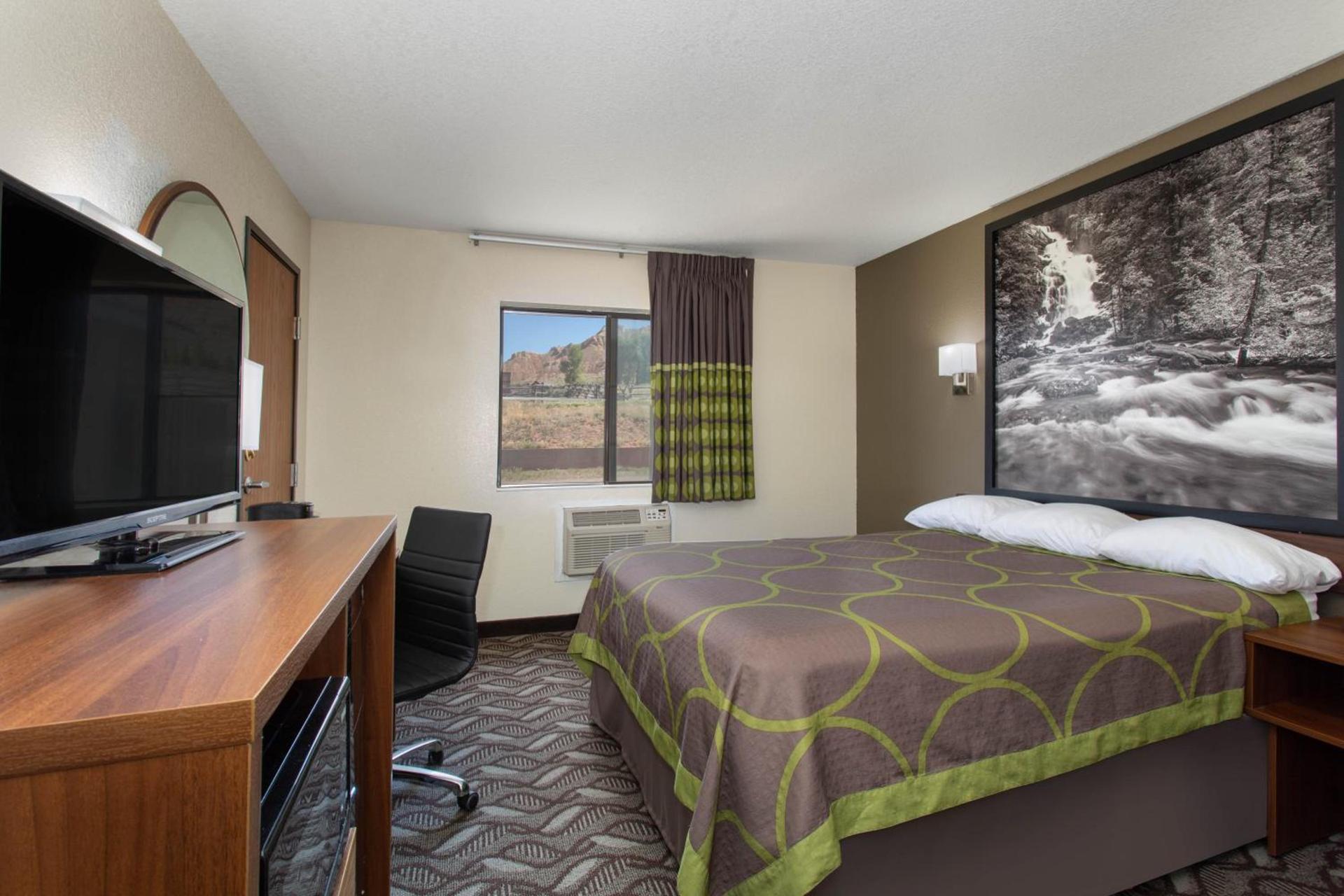 Super 8 by Wyndham Dubois photo 35