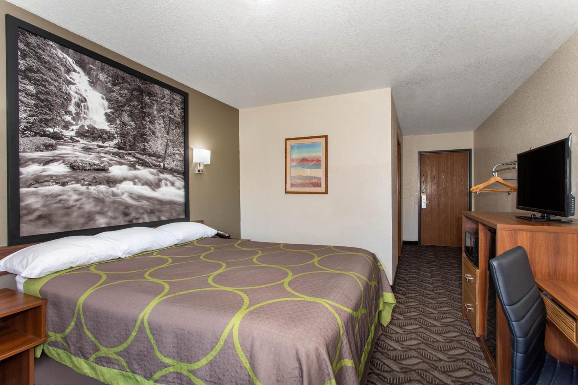 Super 8 by Wyndham Dubois photo 37