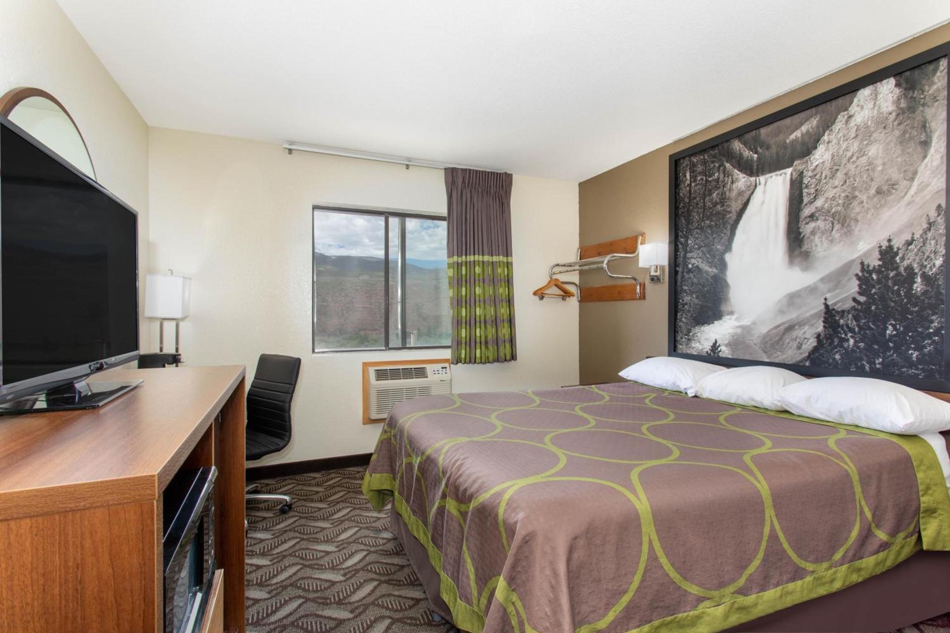 Super 8 by Wyndham Dubois photo 32