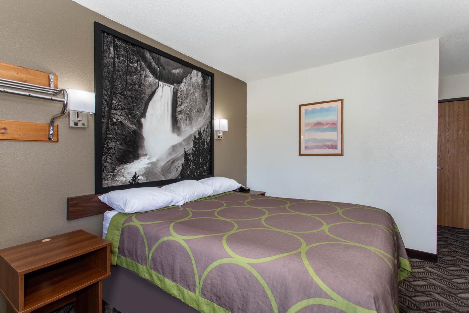 Super 8 by Wyndham Dubois photo 33