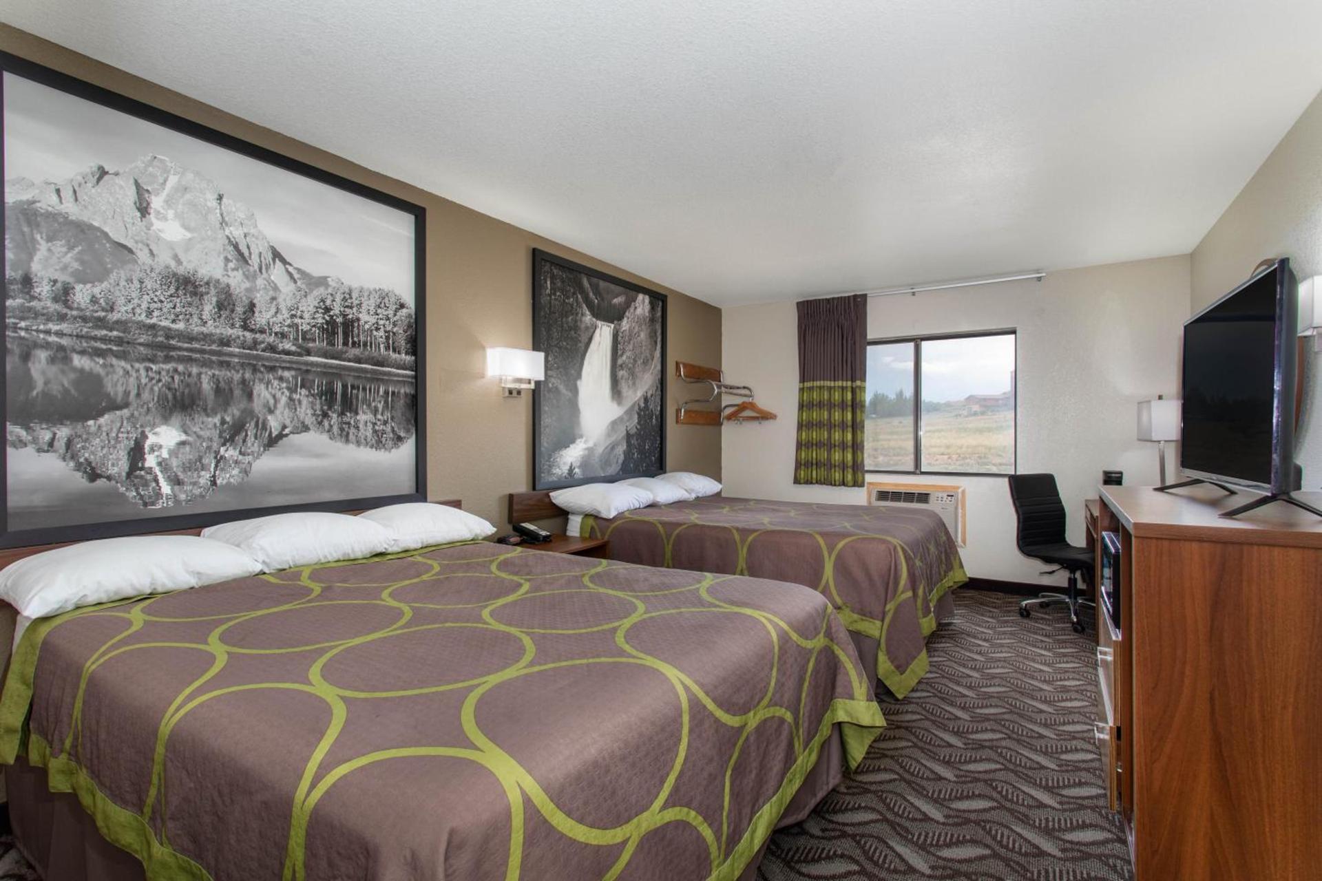 Super 8 by Wyndham Dubois photo 31