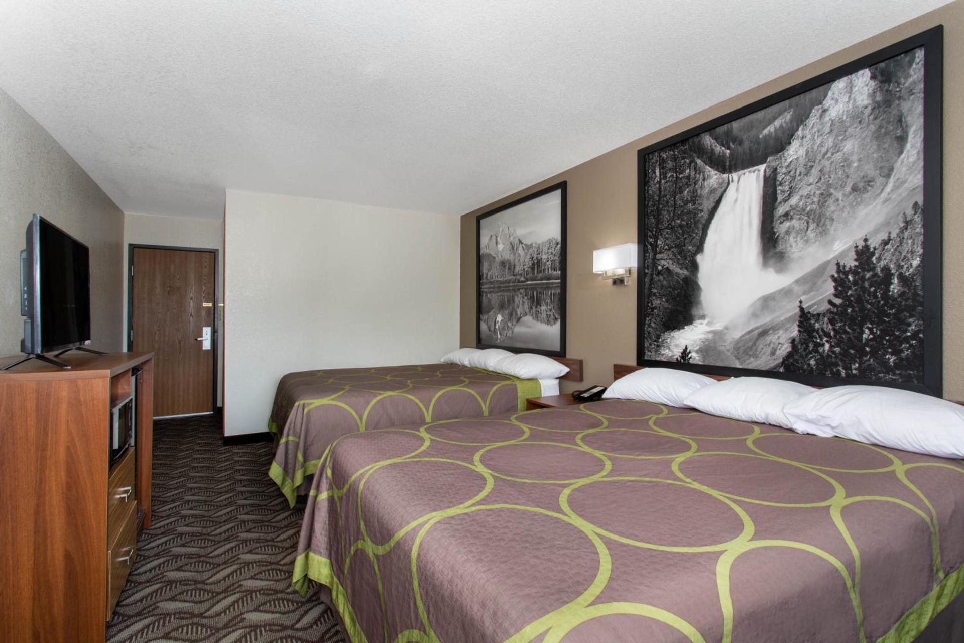 Super 8 by Wyndham Dubois photo 30