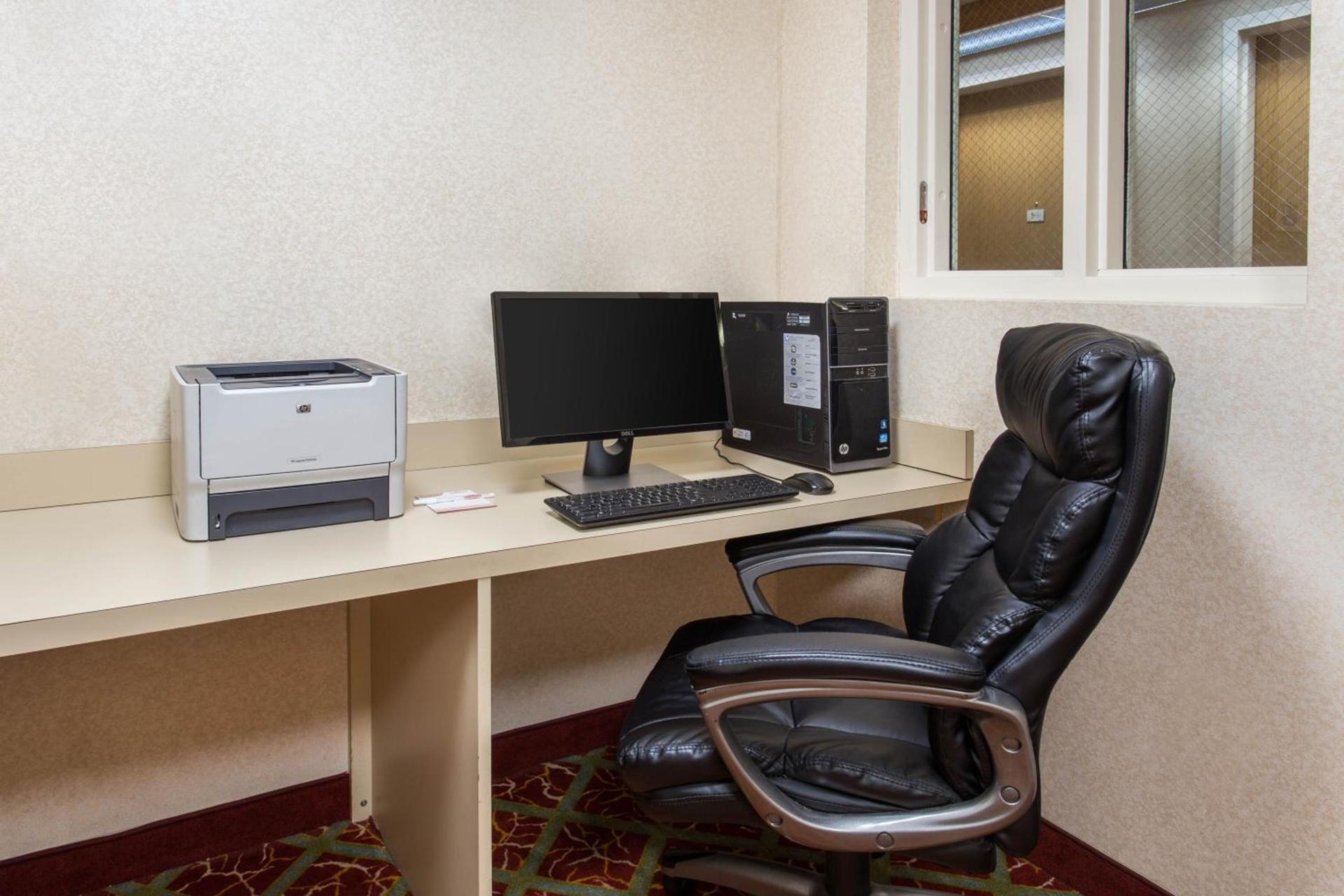 Hawthorn Suites by Wyndham Allentown-Fogelsville photo 25