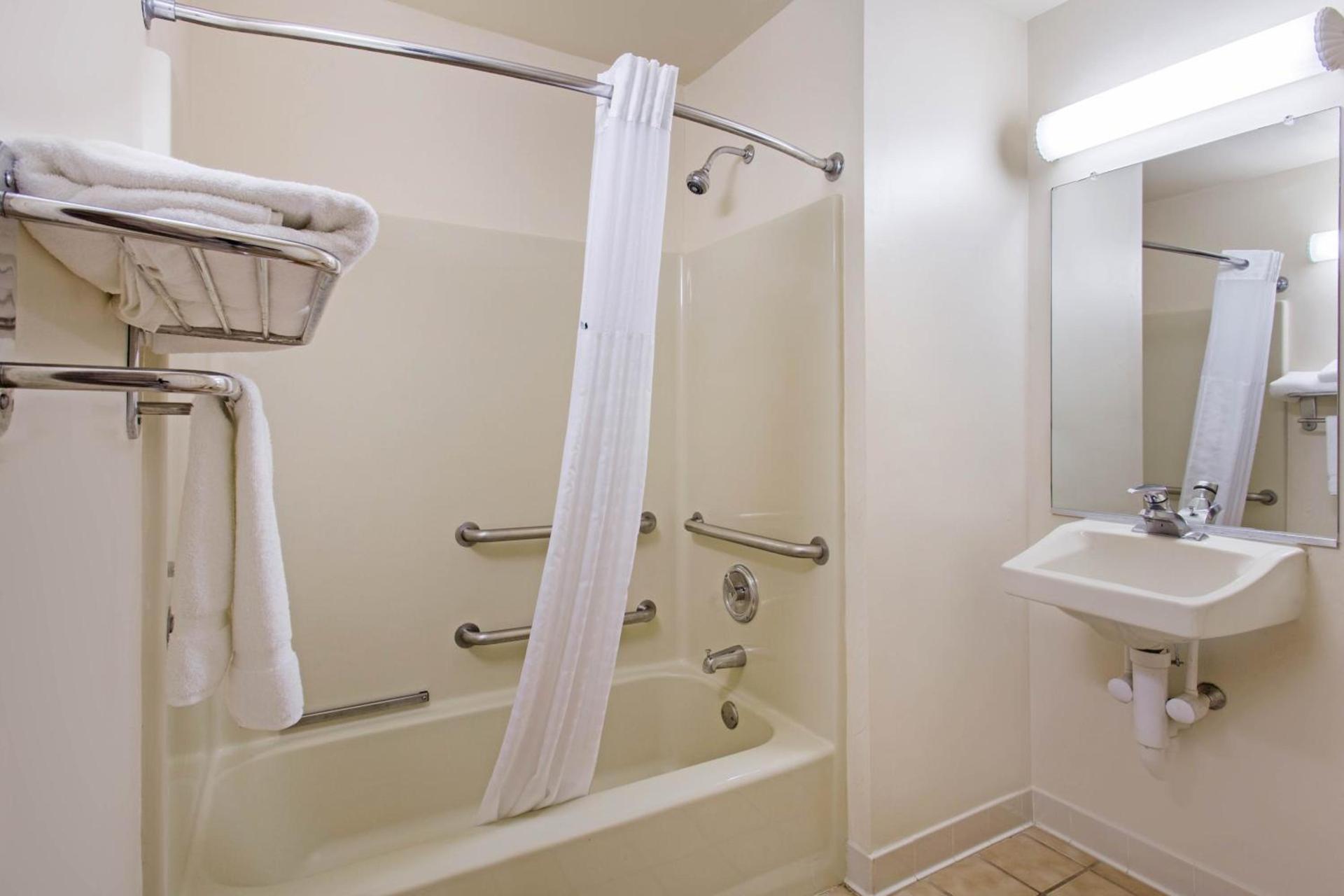 Hawthorn Suites by Wyndham Allentown-Fogelsville photo 28
