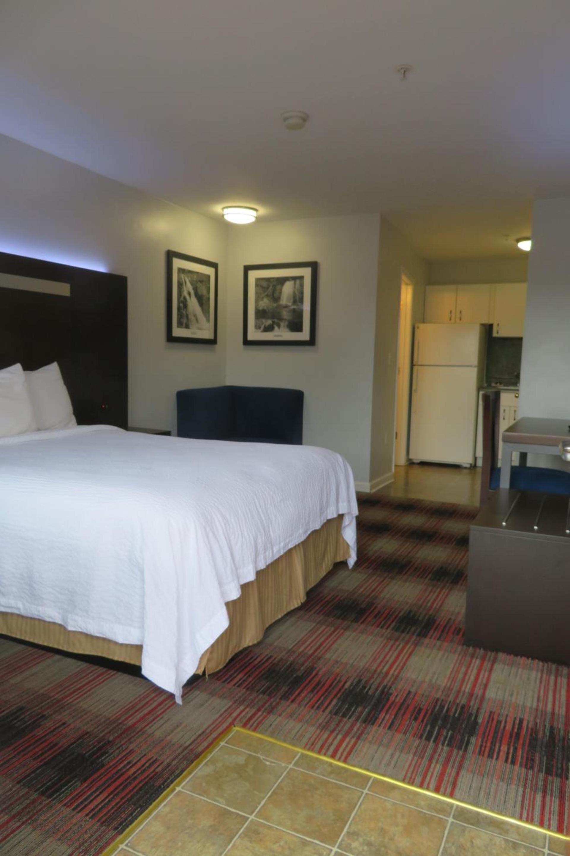 Luxbury Inn & Suites photo 14