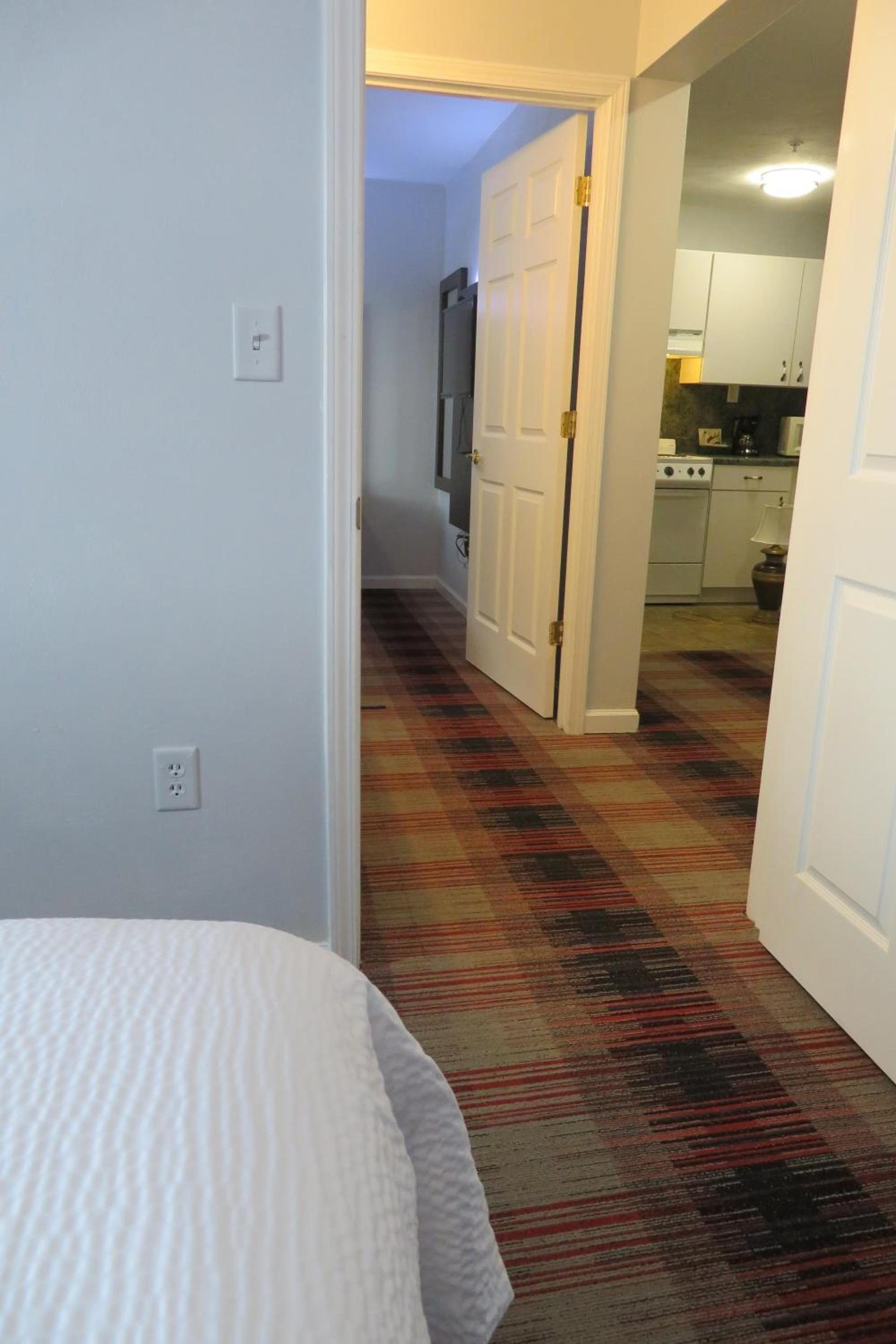 Luxbury Inn & Suites photo 12
