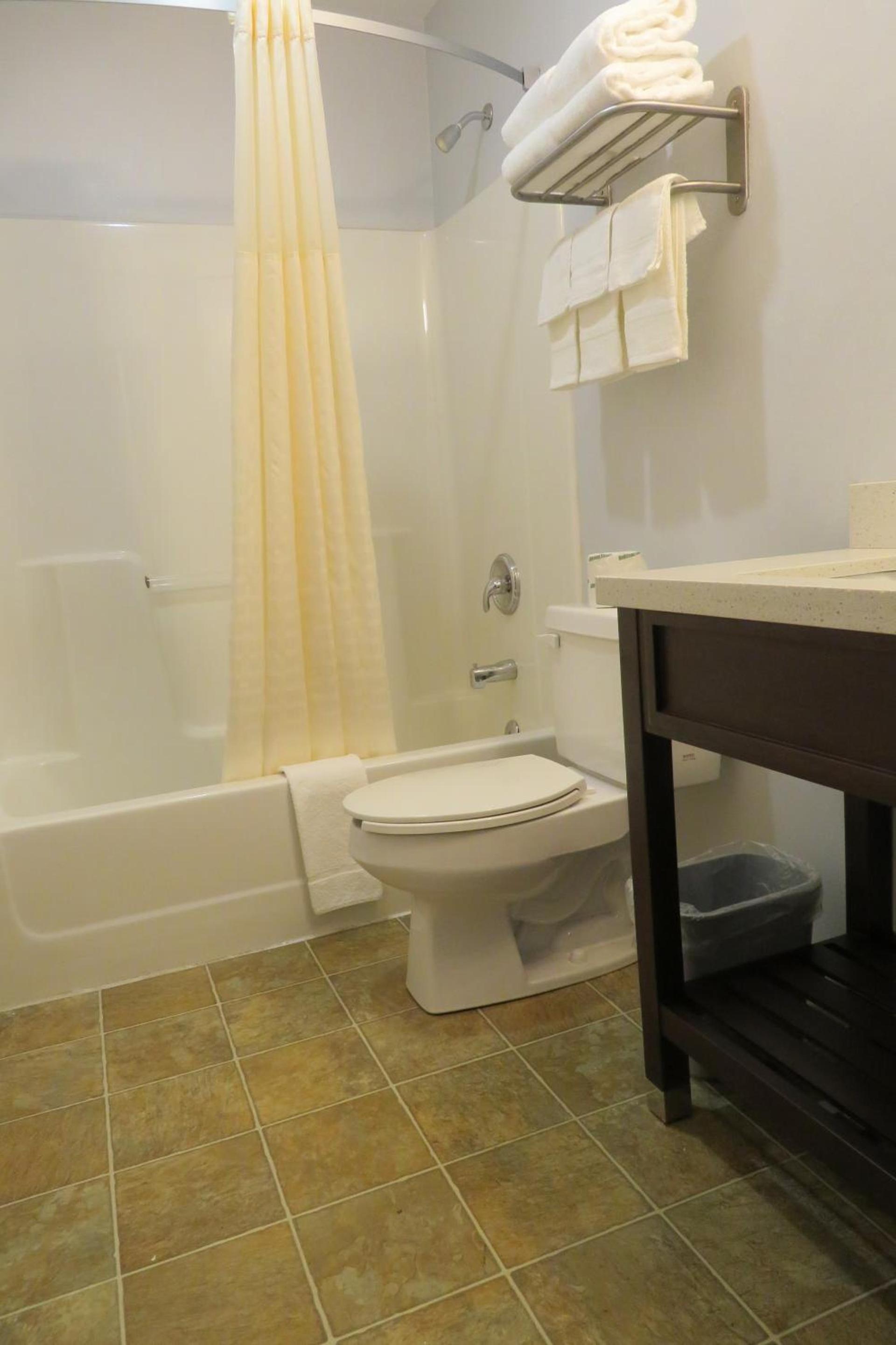 Luxbury Inn & Suites photo 10