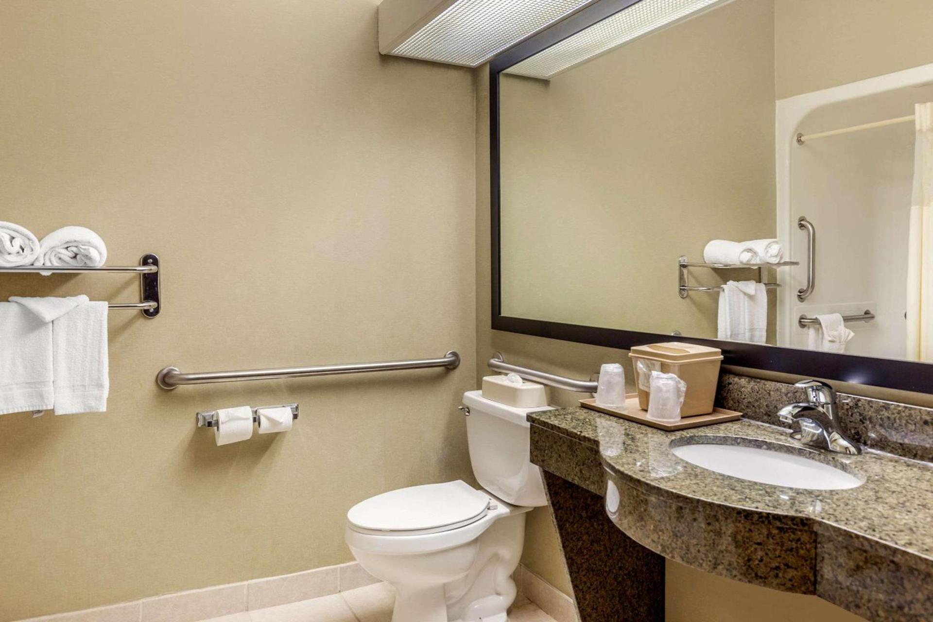 Quality Suites Sherman photo 8