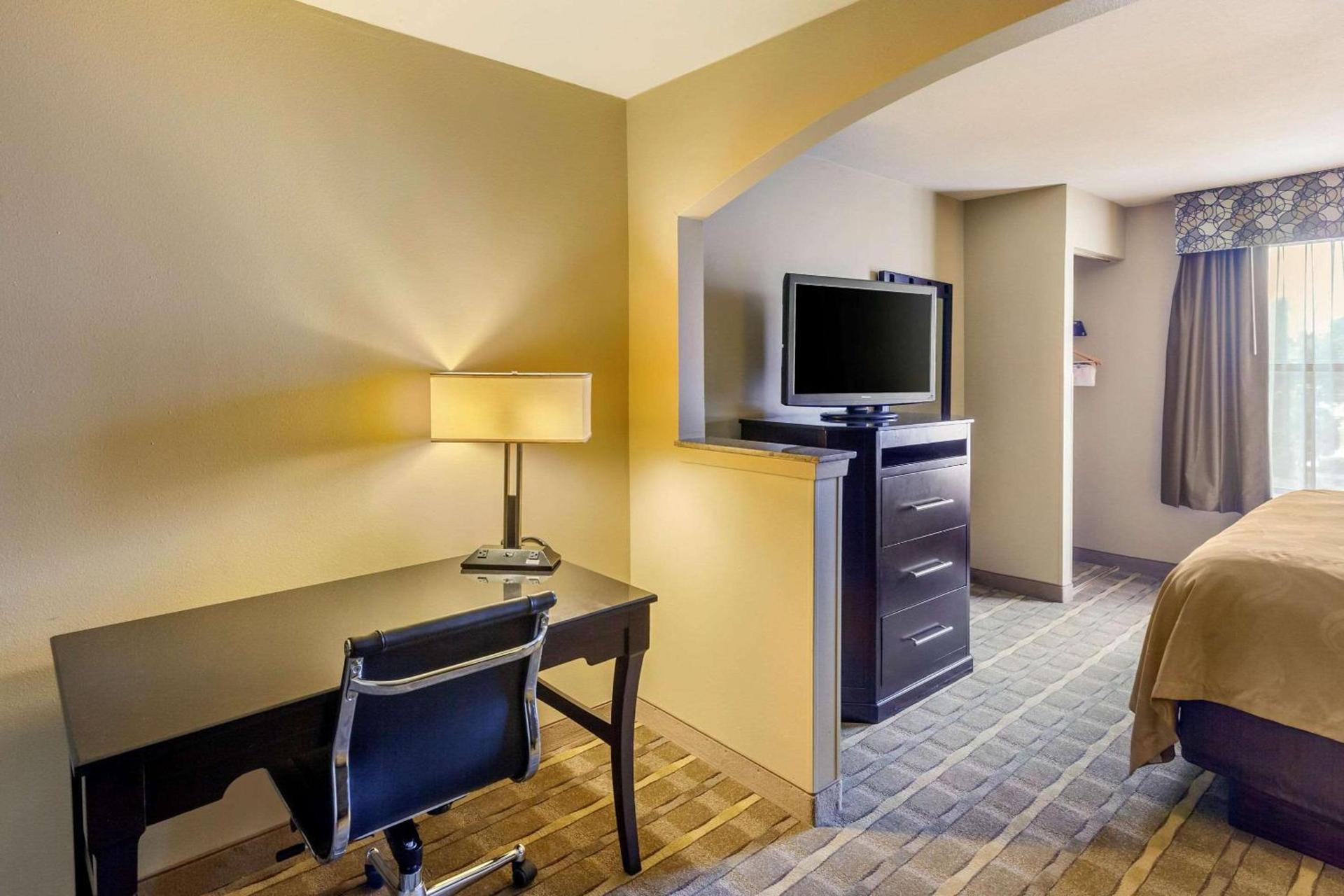 Quality Suites Sherman photo 11