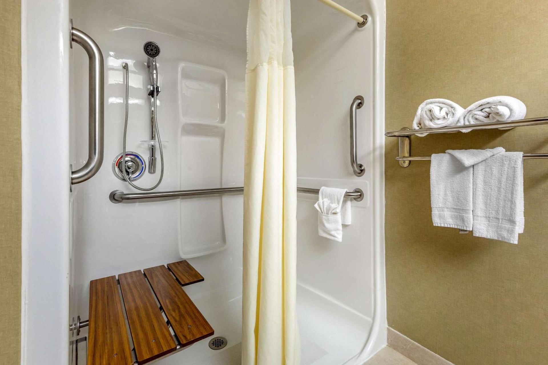 Quality Suites Sherman photo 9