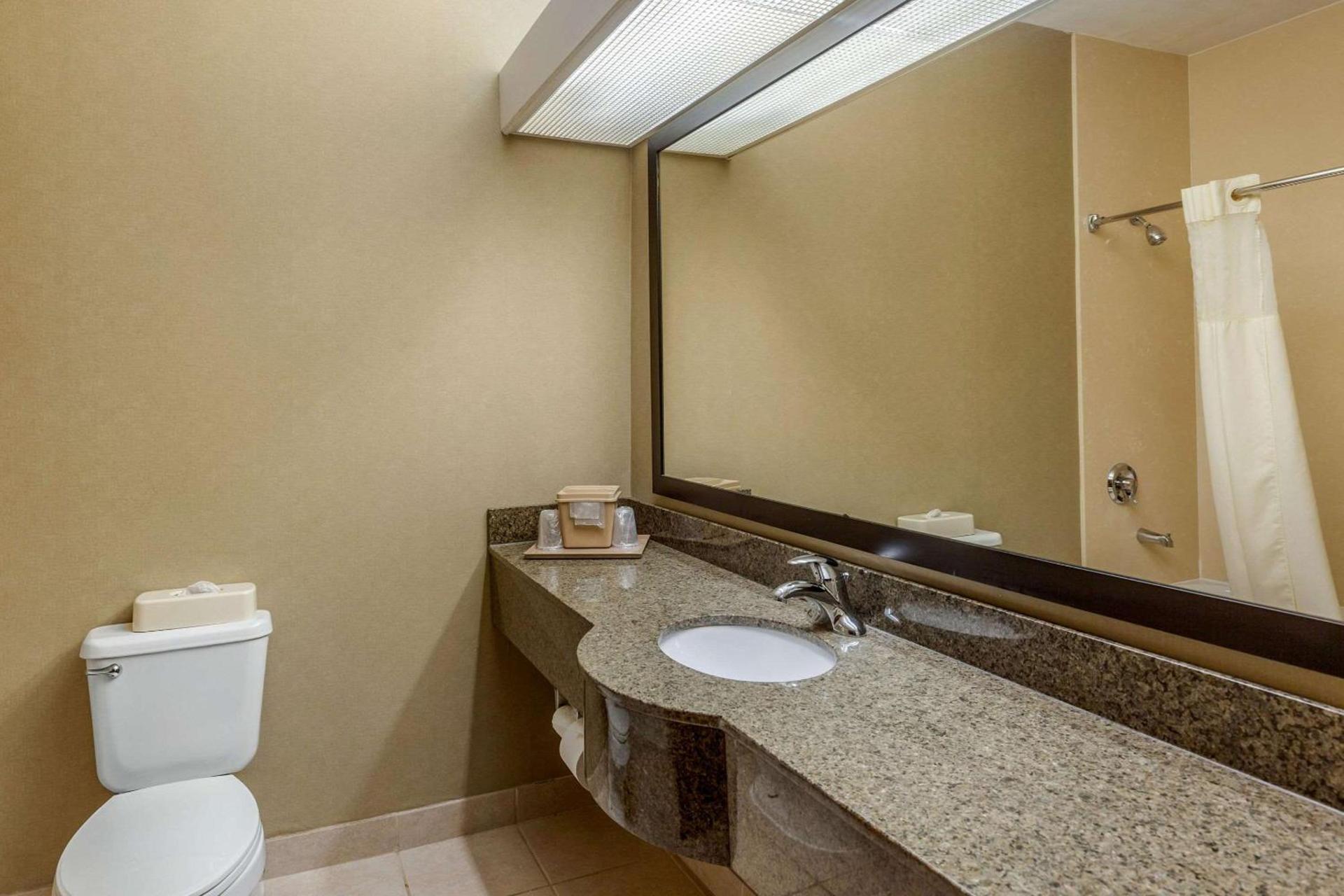 Quality Suites Sherman photo 19